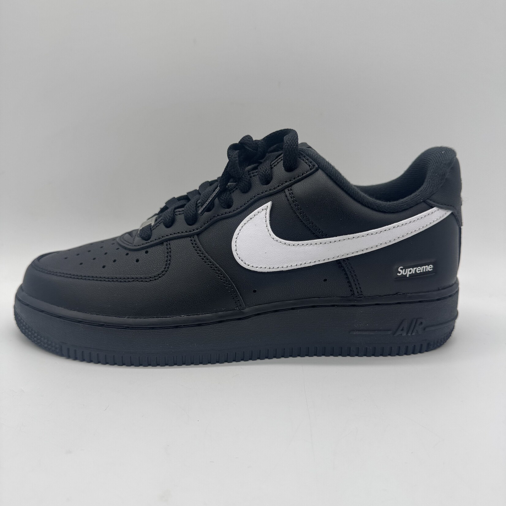 Nike Air Force 1 Low Supreme Black White