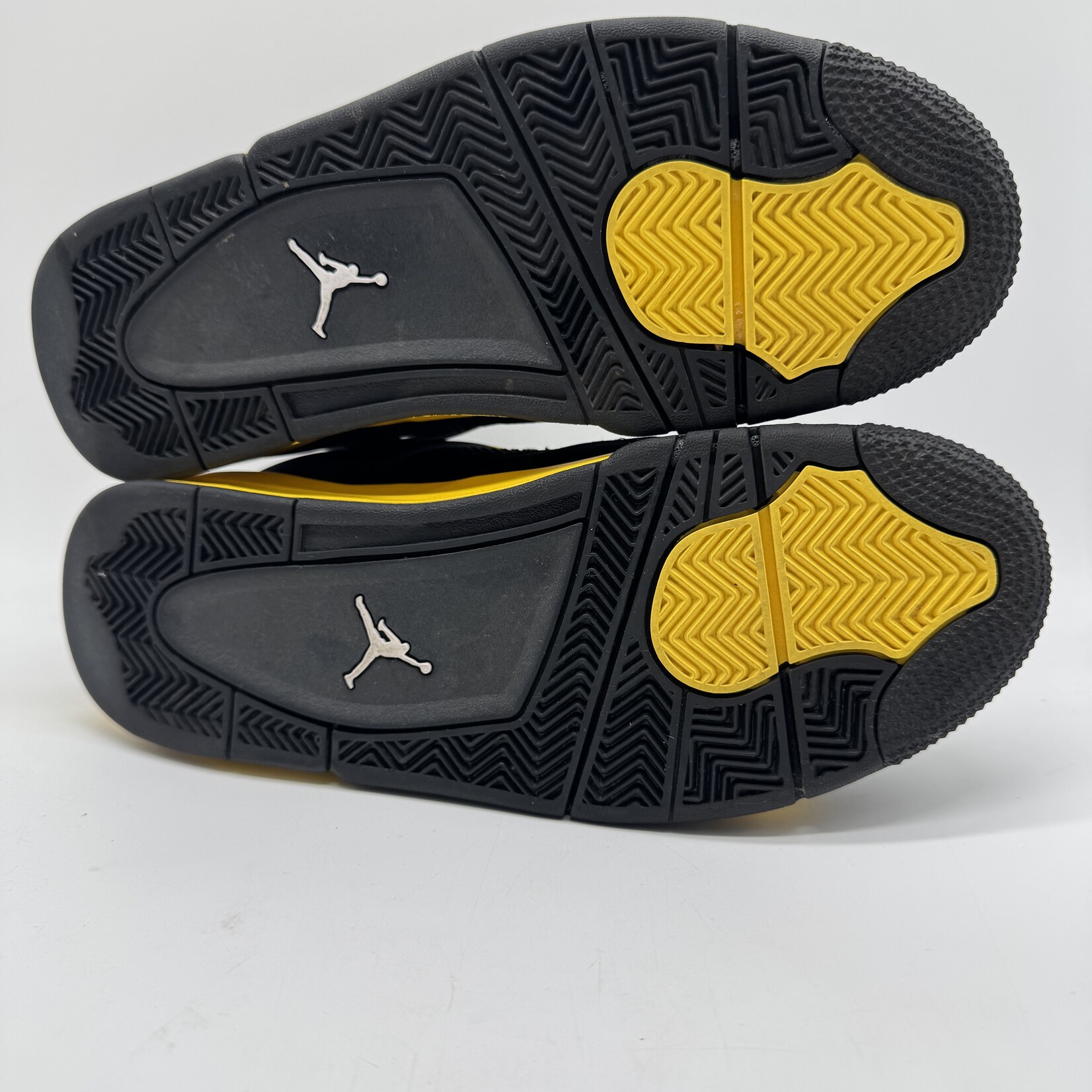 Jordan 4 Retro Thunder (2023)