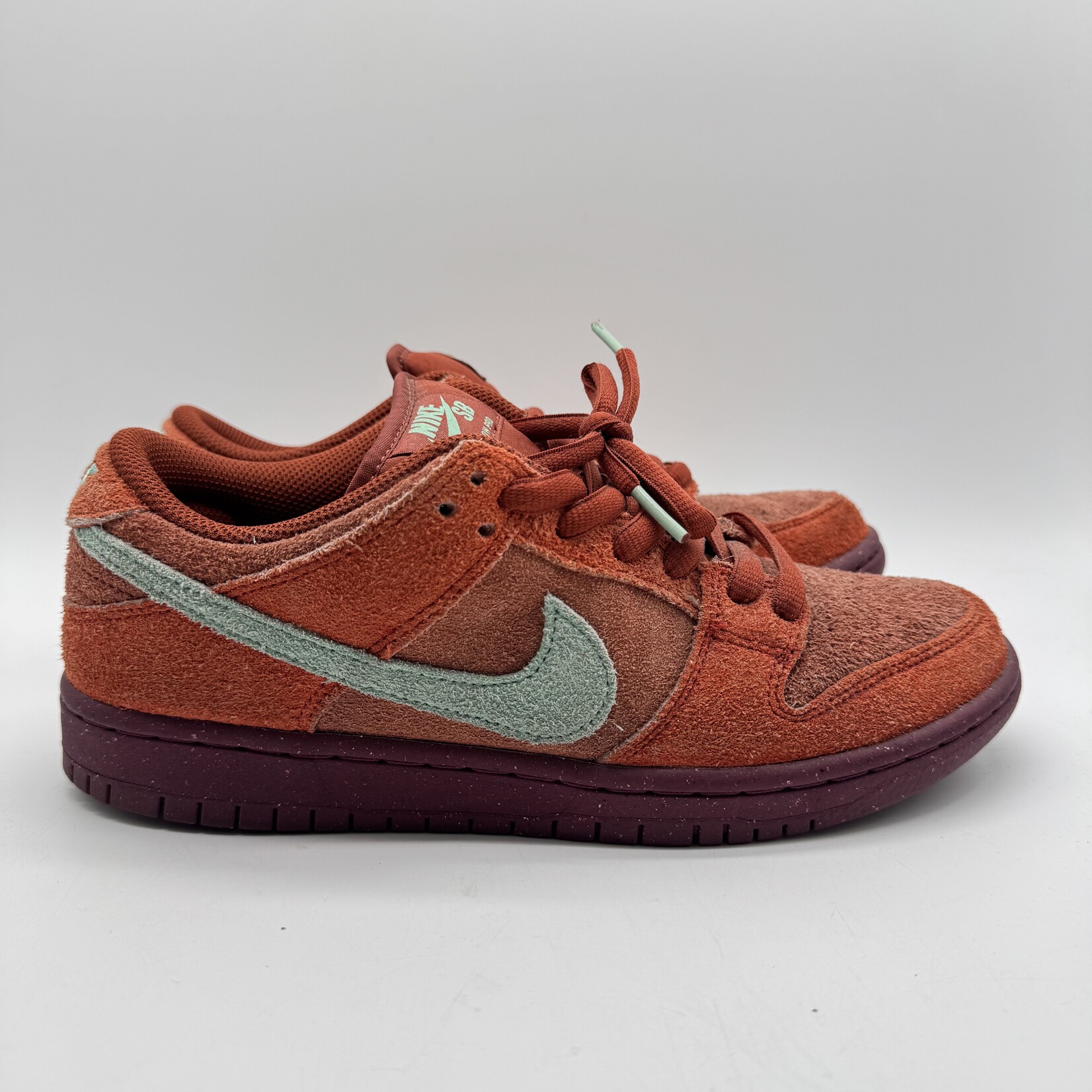 Nike SB Dunk Low Mystic Red Rosewood