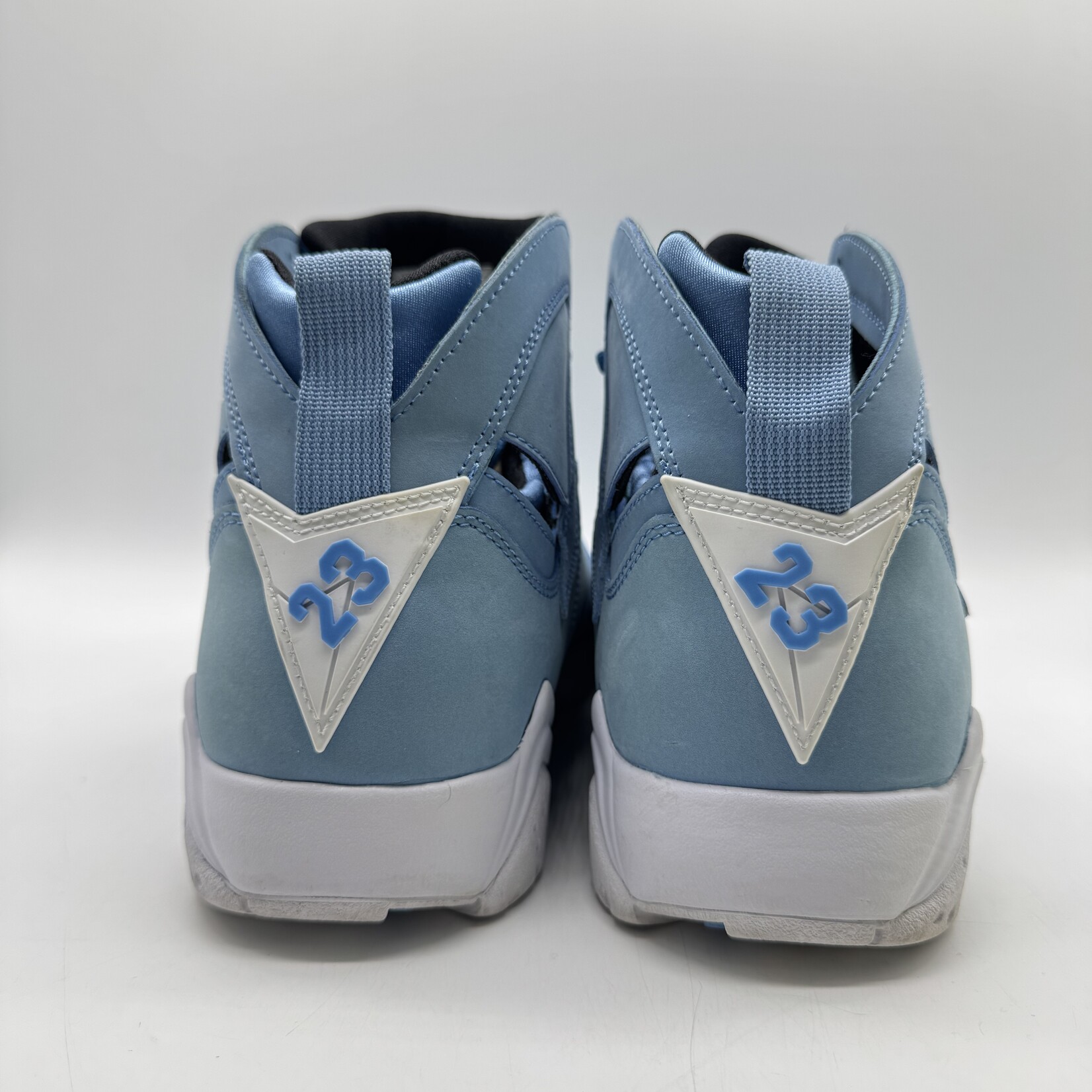 Jordan 7 Retro Pantone