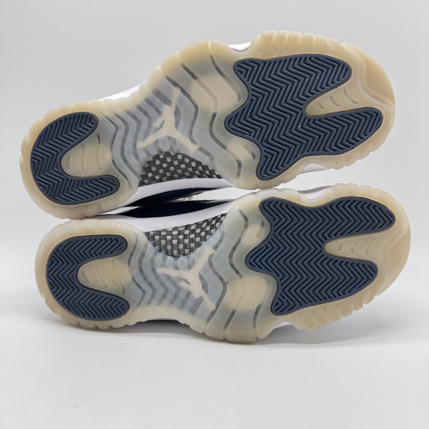 Jordan 11 Retro Low Diffused Blue