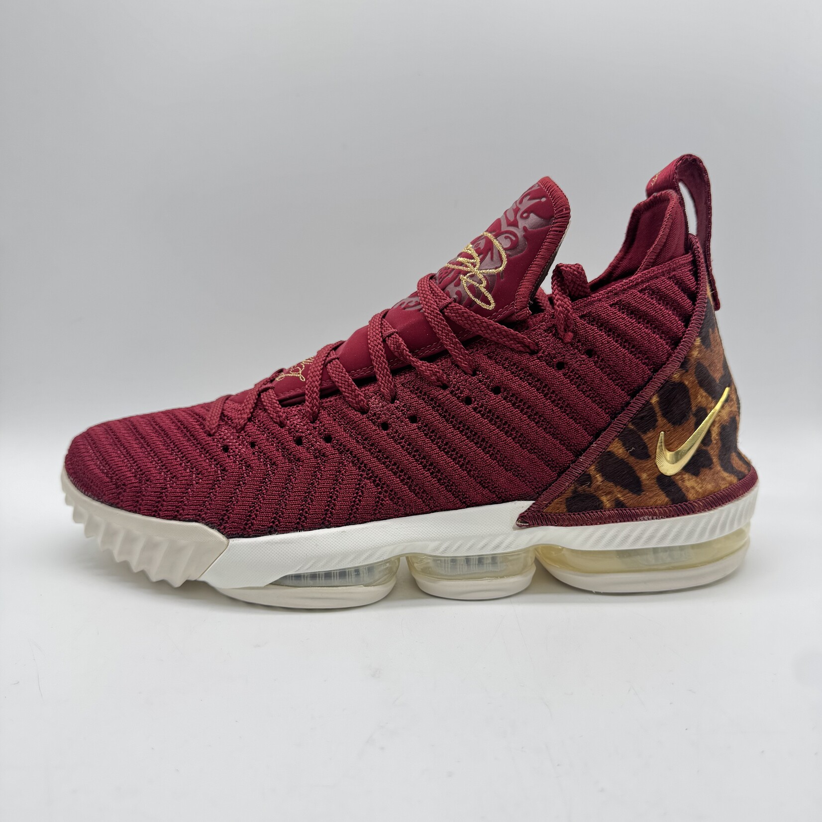 Nike LeBron 16 King
