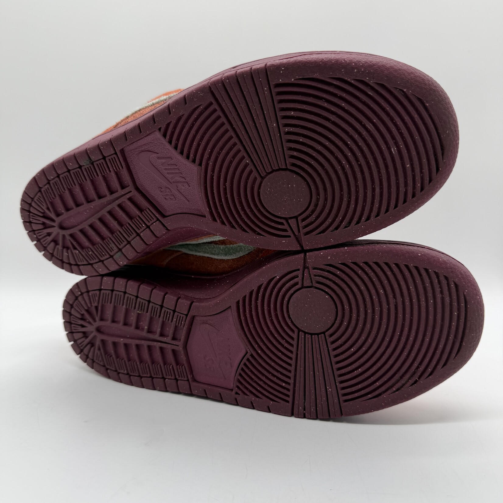 Nike SB Dunk Low Mystic Red Rosewood