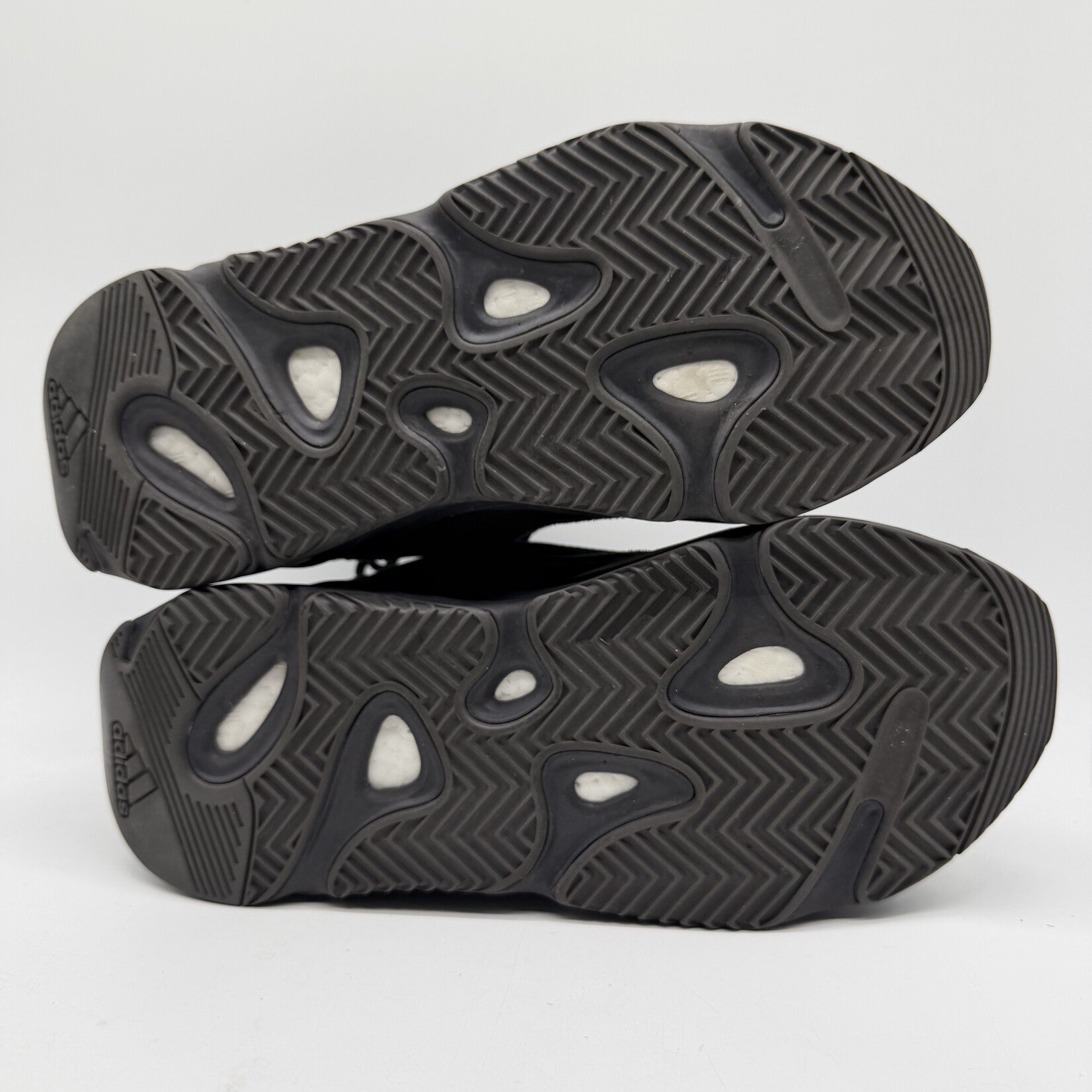 adidas Yeezy Boost 700 V2 Vanta