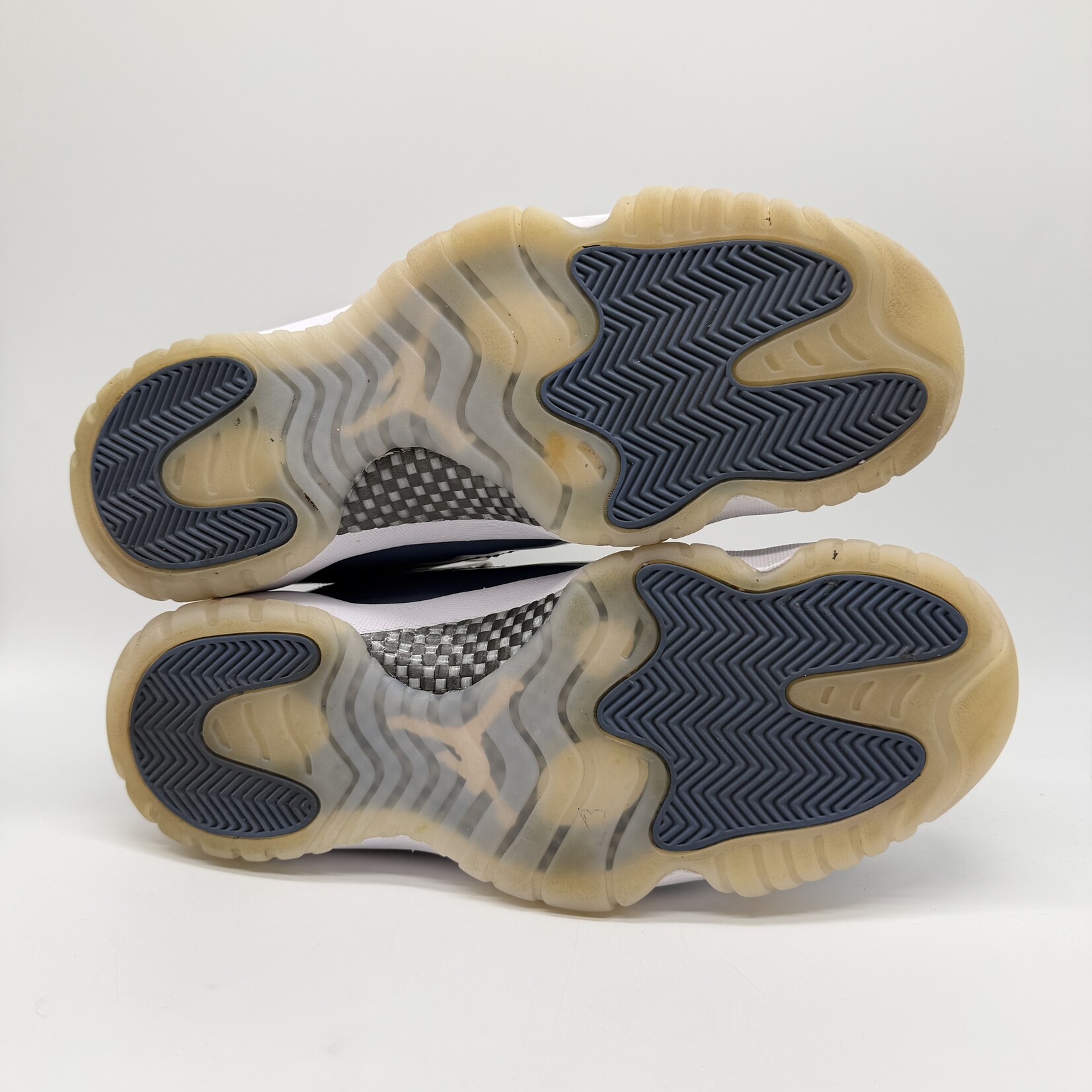 Jordan 11 Retro Low Diffused Blue