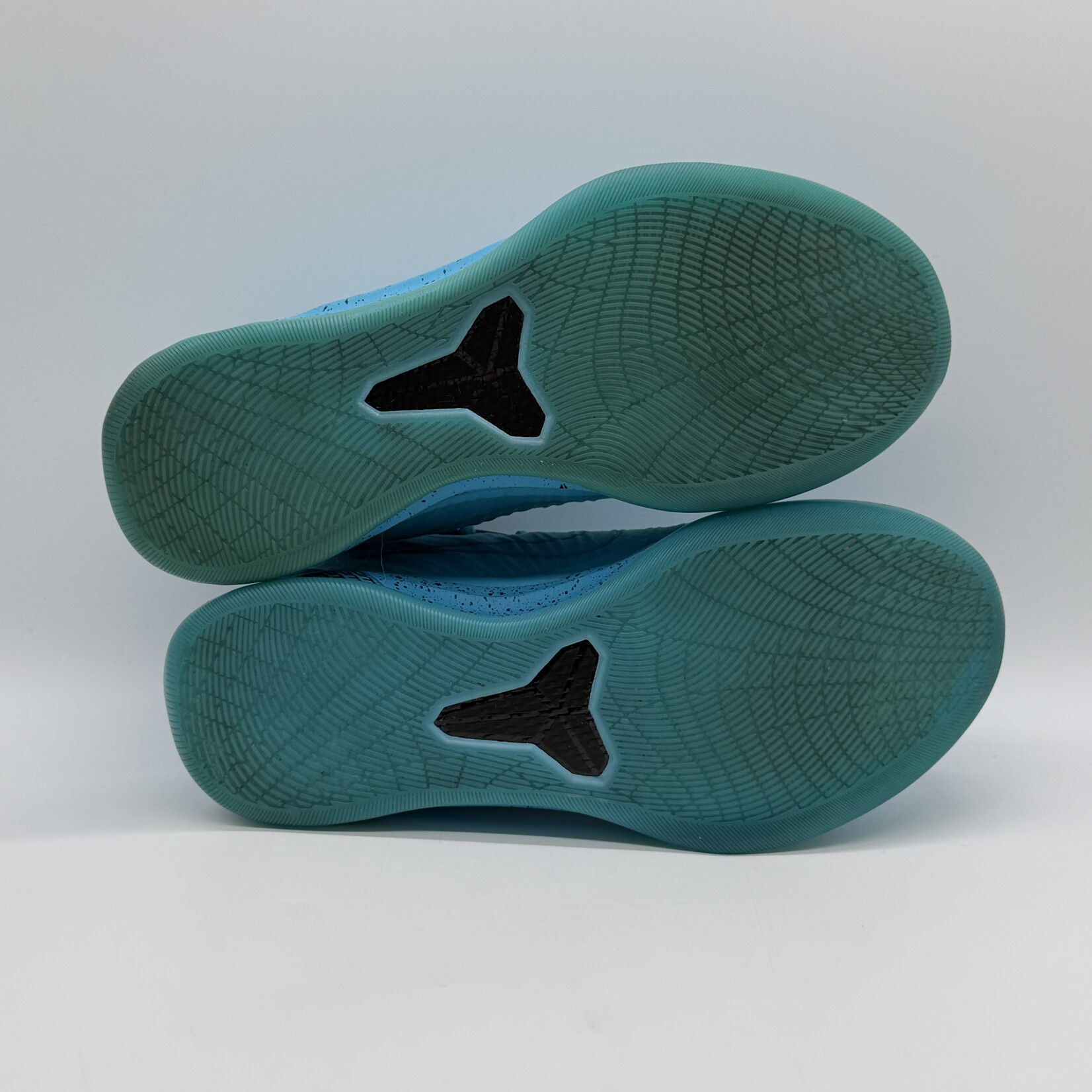 Nike Kobe A.D. Mid Honesty