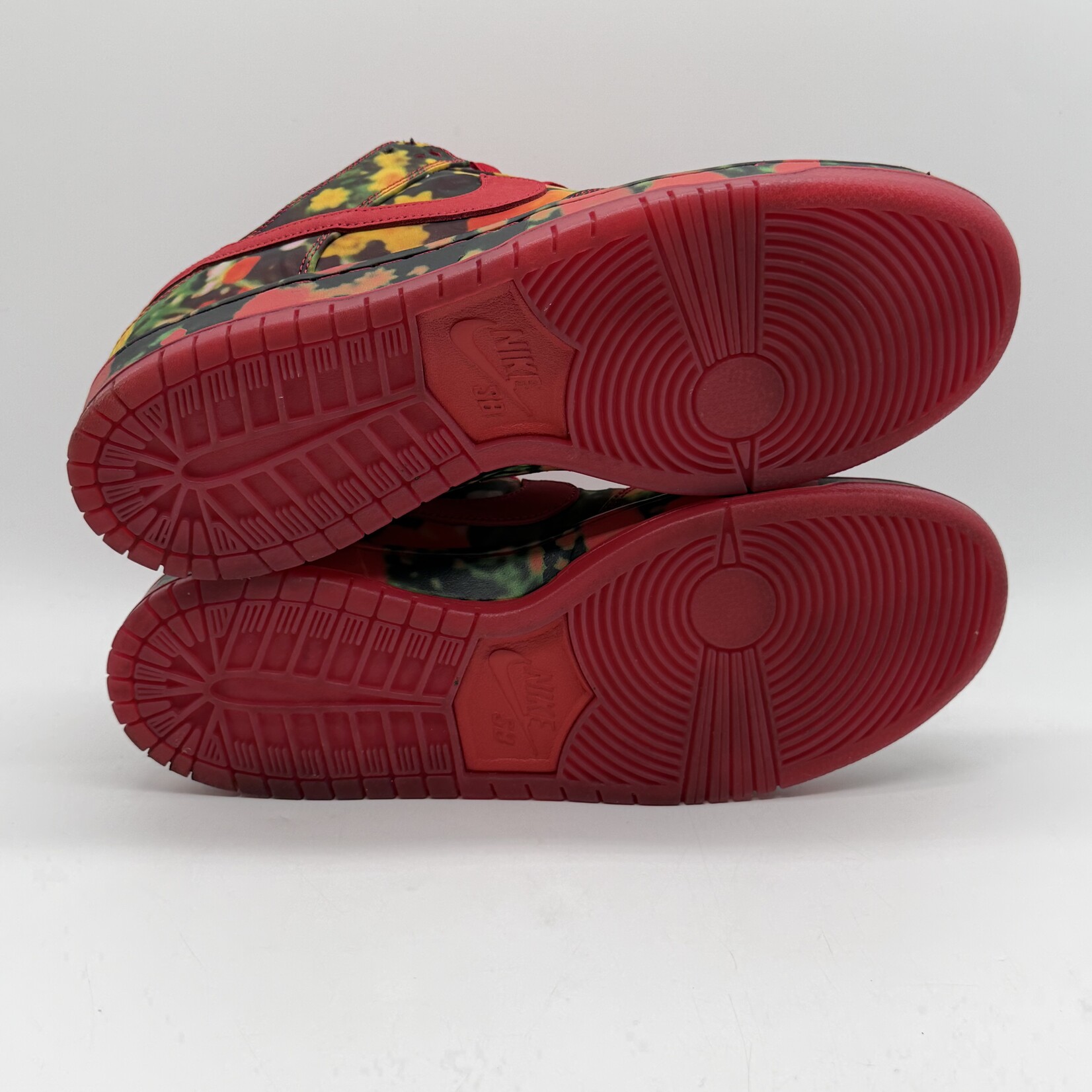 Nike SB Dunk Low The Wizard of Oz Poppy Field