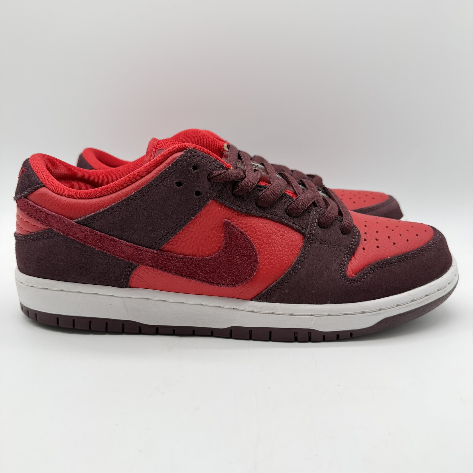 Nike SB Dunk Low Cherry