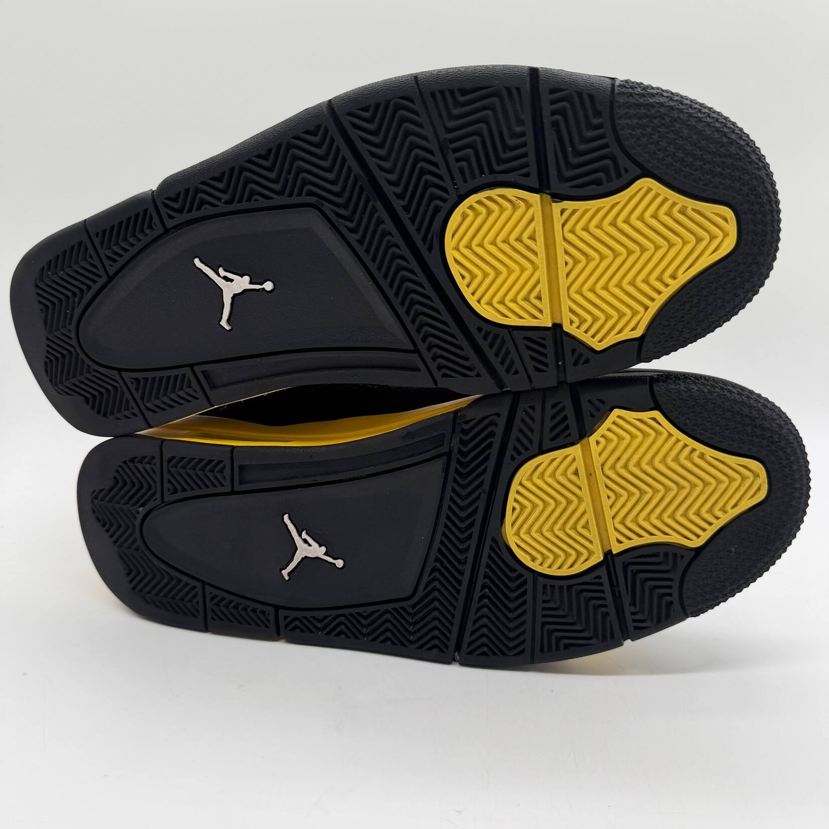 Jordan 4 Retro Thunder (2023)