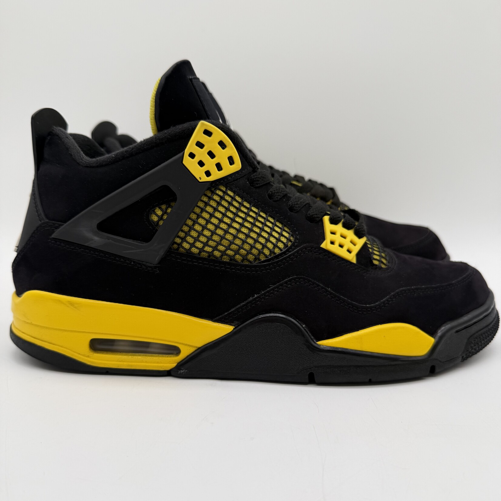 Jordan 4 Retro Thunder (2023)
