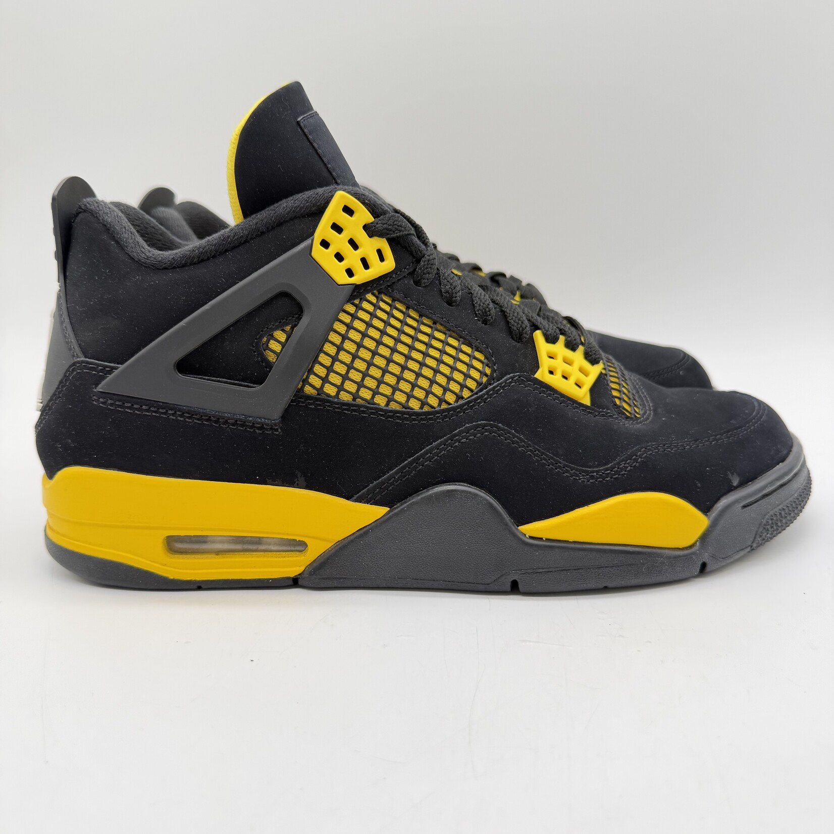 Jordan 4 Retro Thunder (2023)
