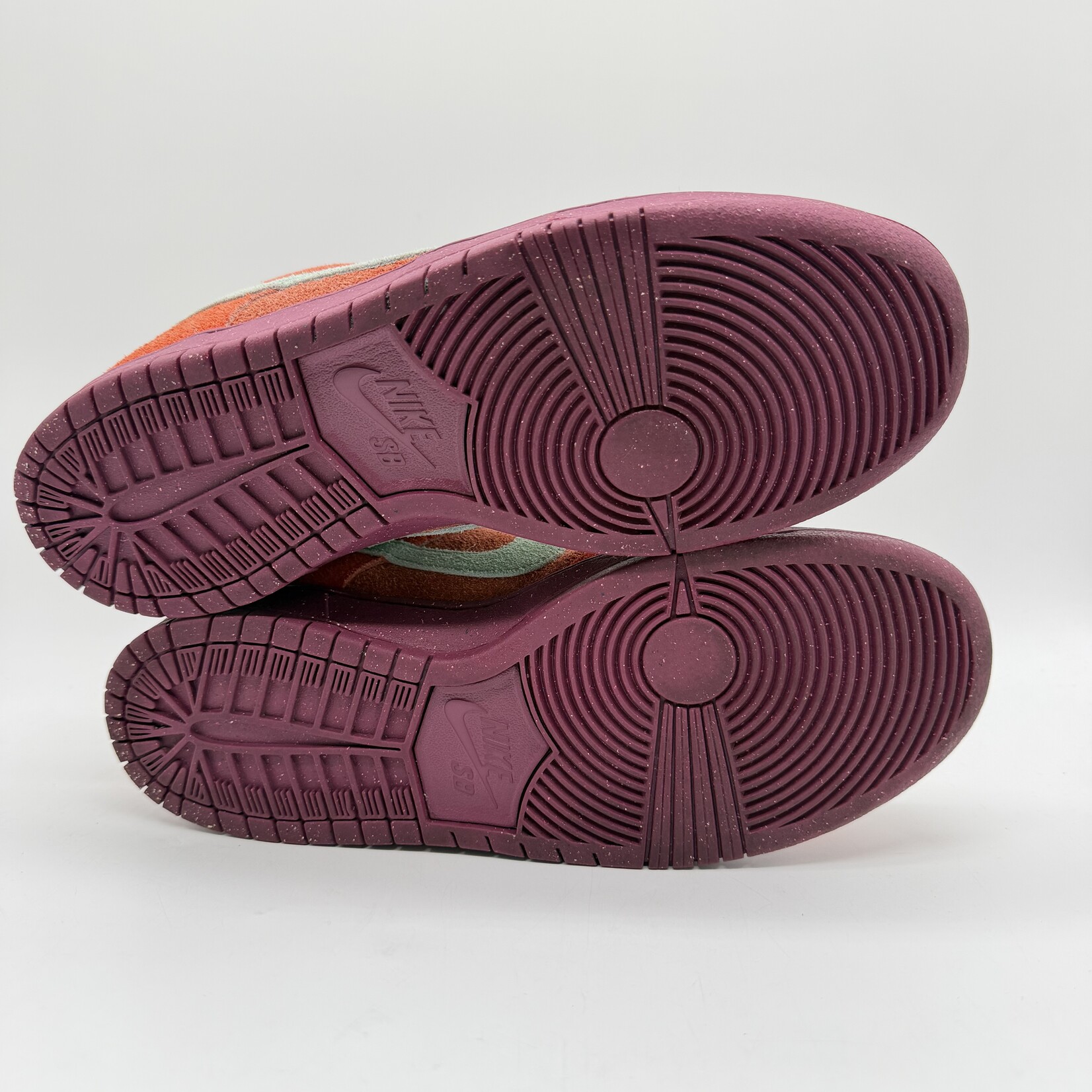 Nike SB Dunk Low Mystic Red Rosewood