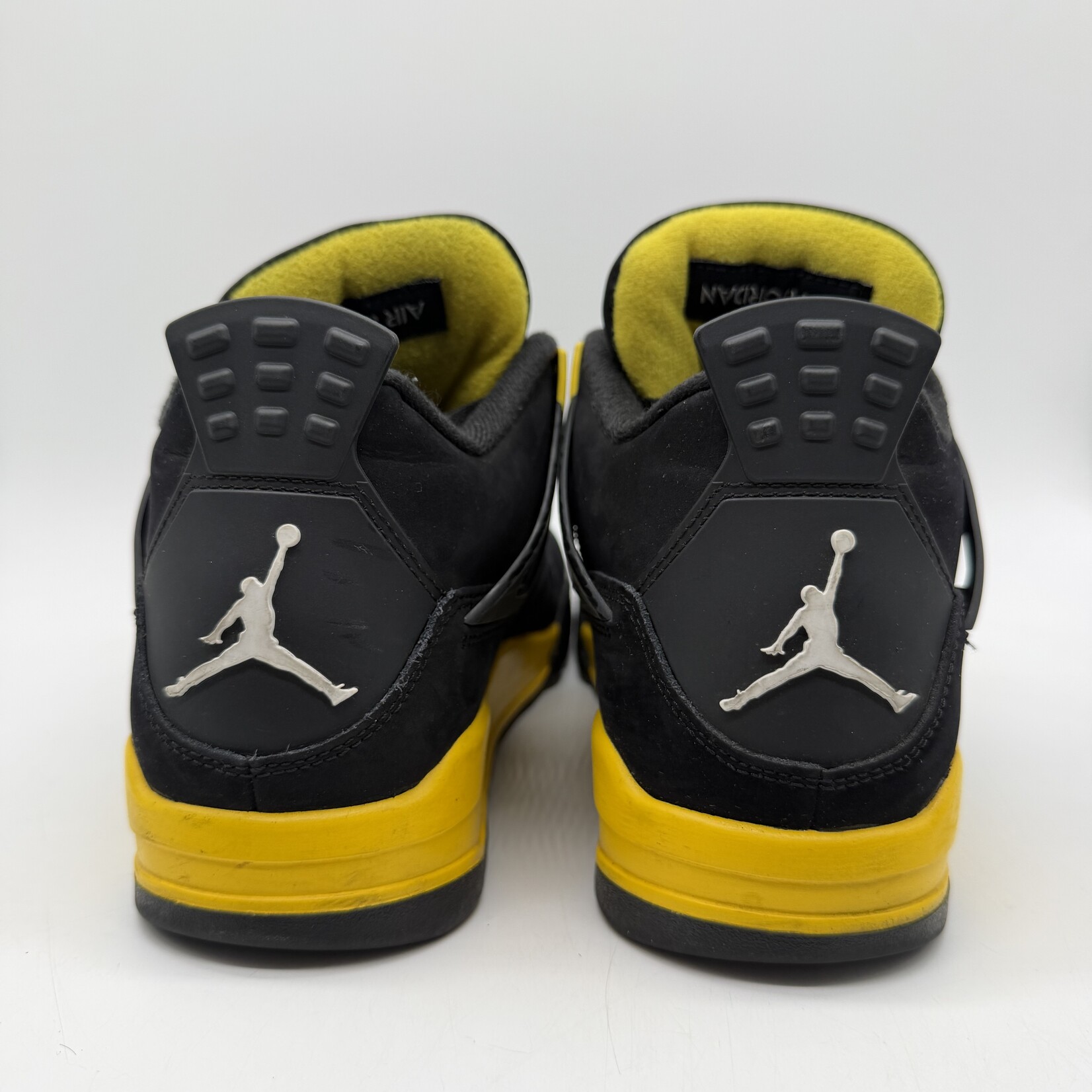 Jordan 4 Retro Thunder (2023)