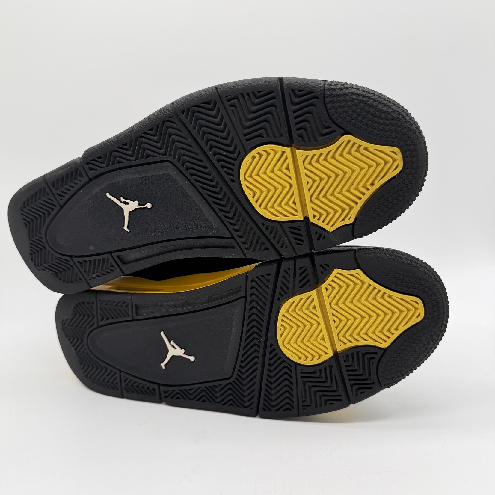 Jordan 4 Retro Thunder (2023)