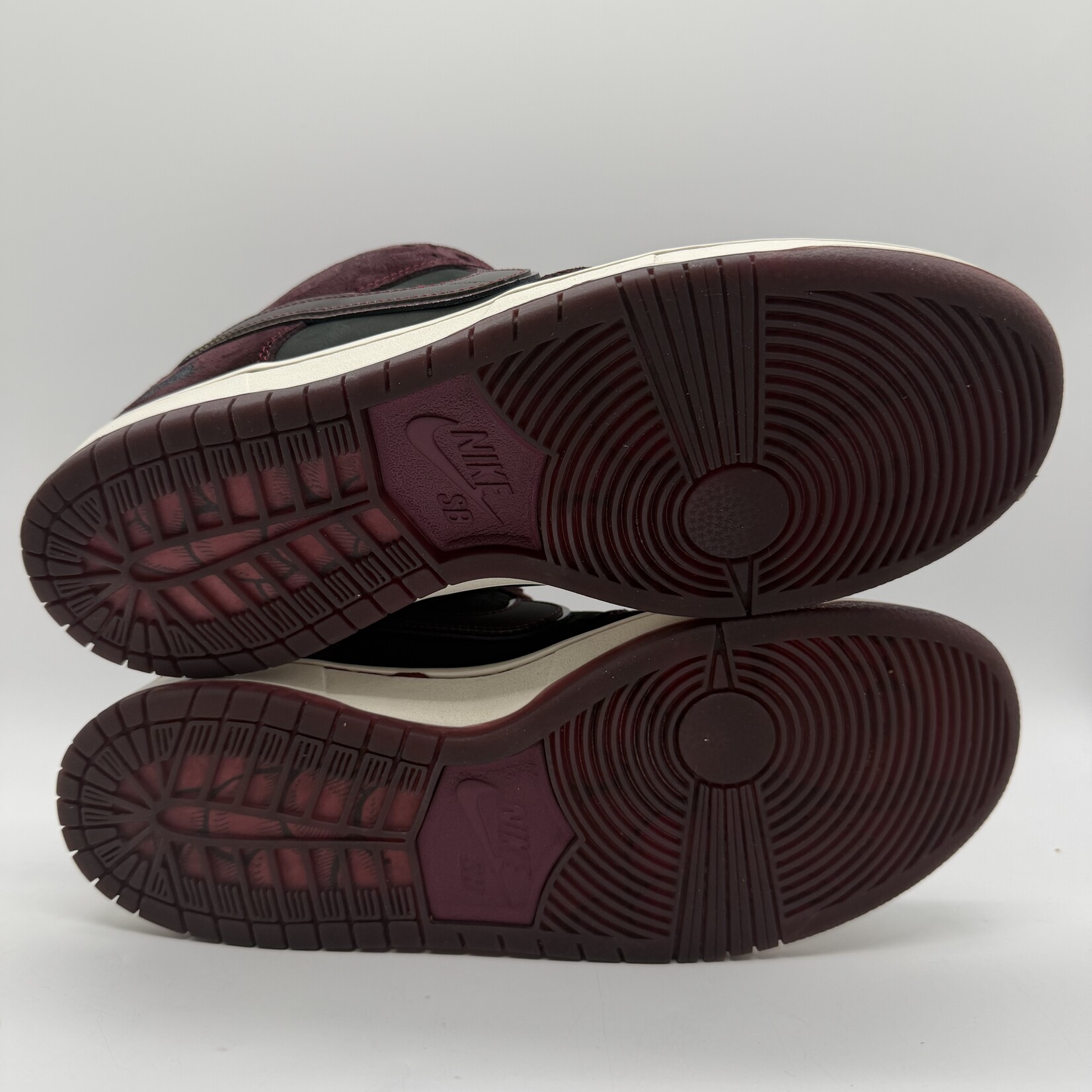 Nike SB Dunk Low Riot Skateshop