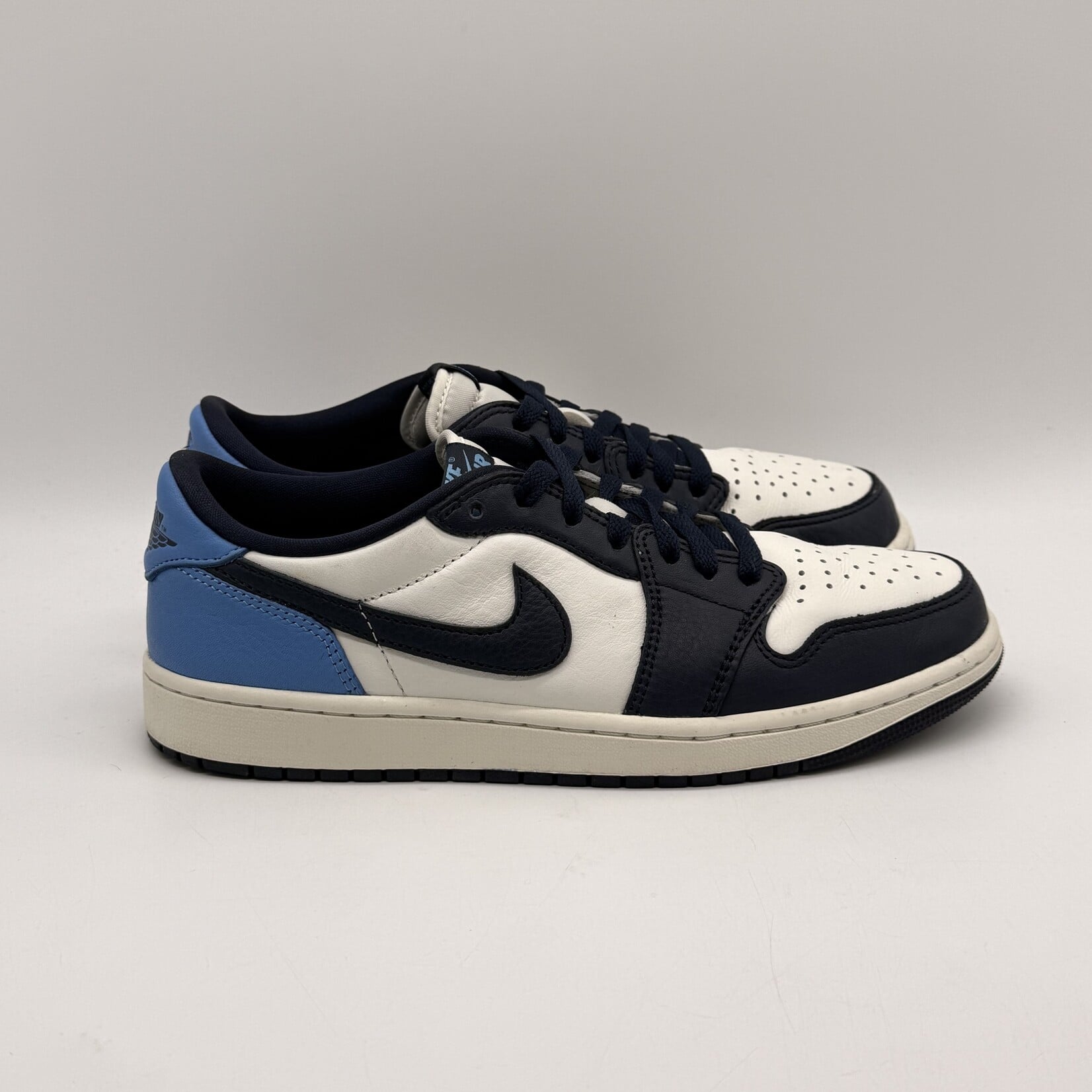 Jordan 1 Low OG Obsidian UNC