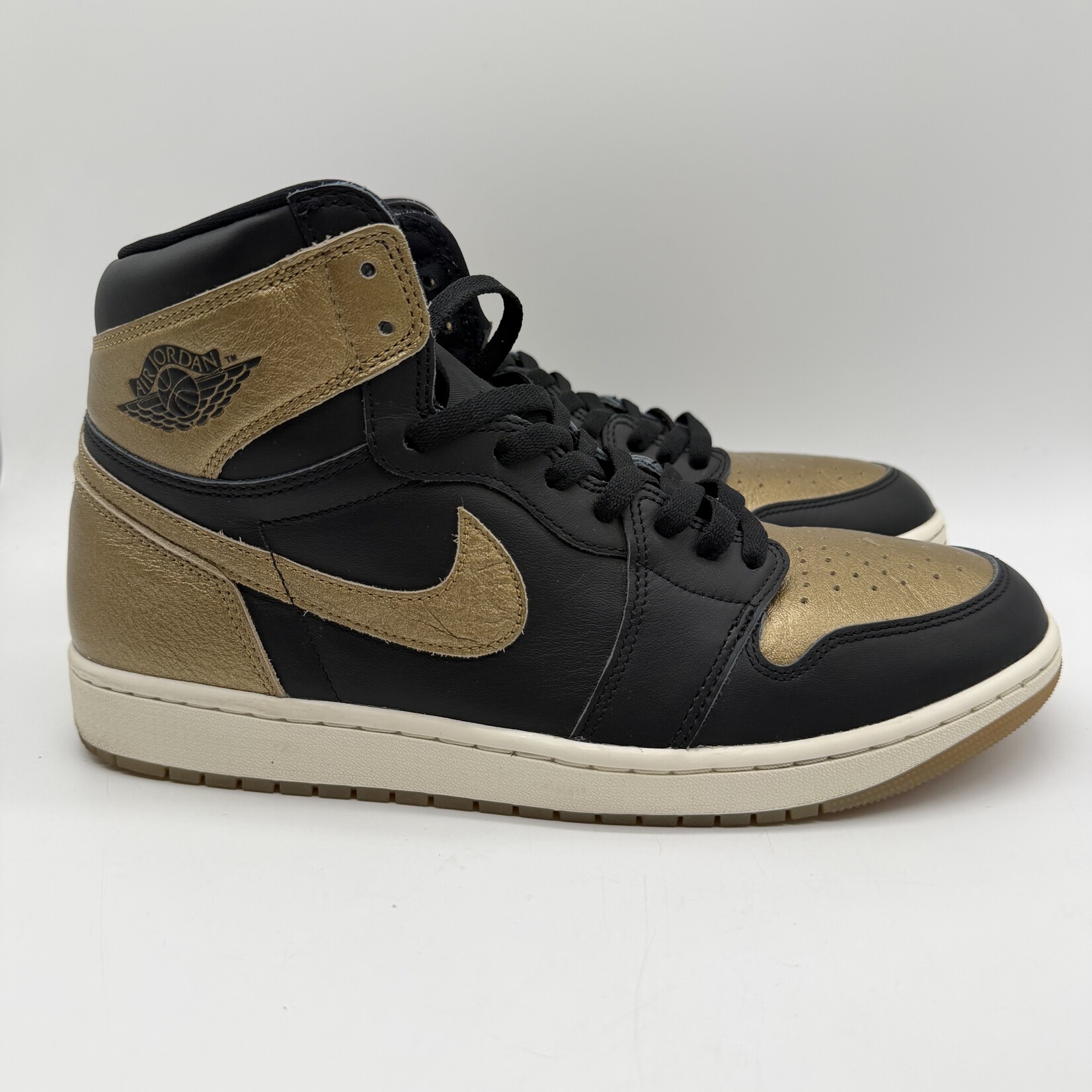 Jordan 1 Retro High OG Black Metallic Gold