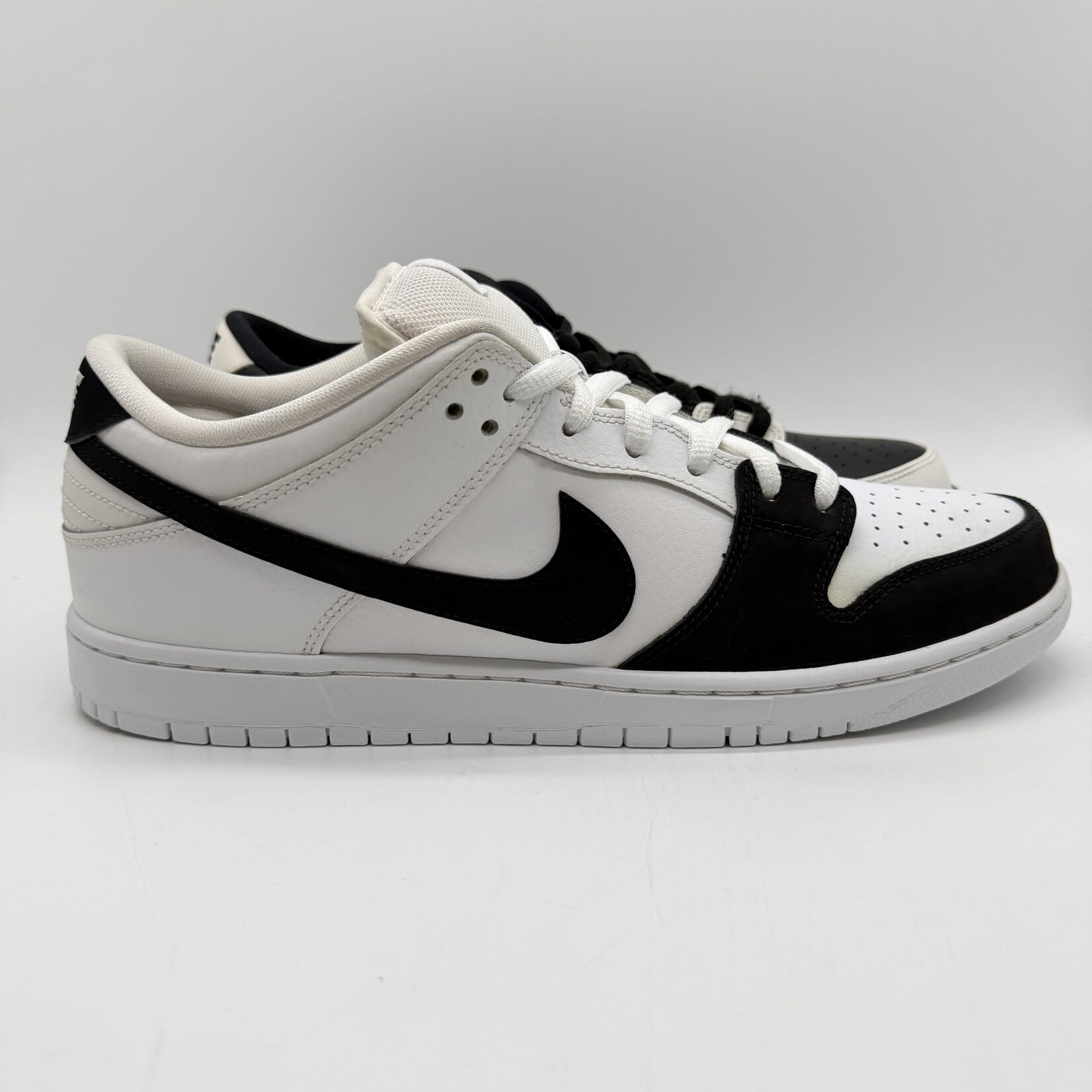 Nike SB Dunk Low Yin Yang