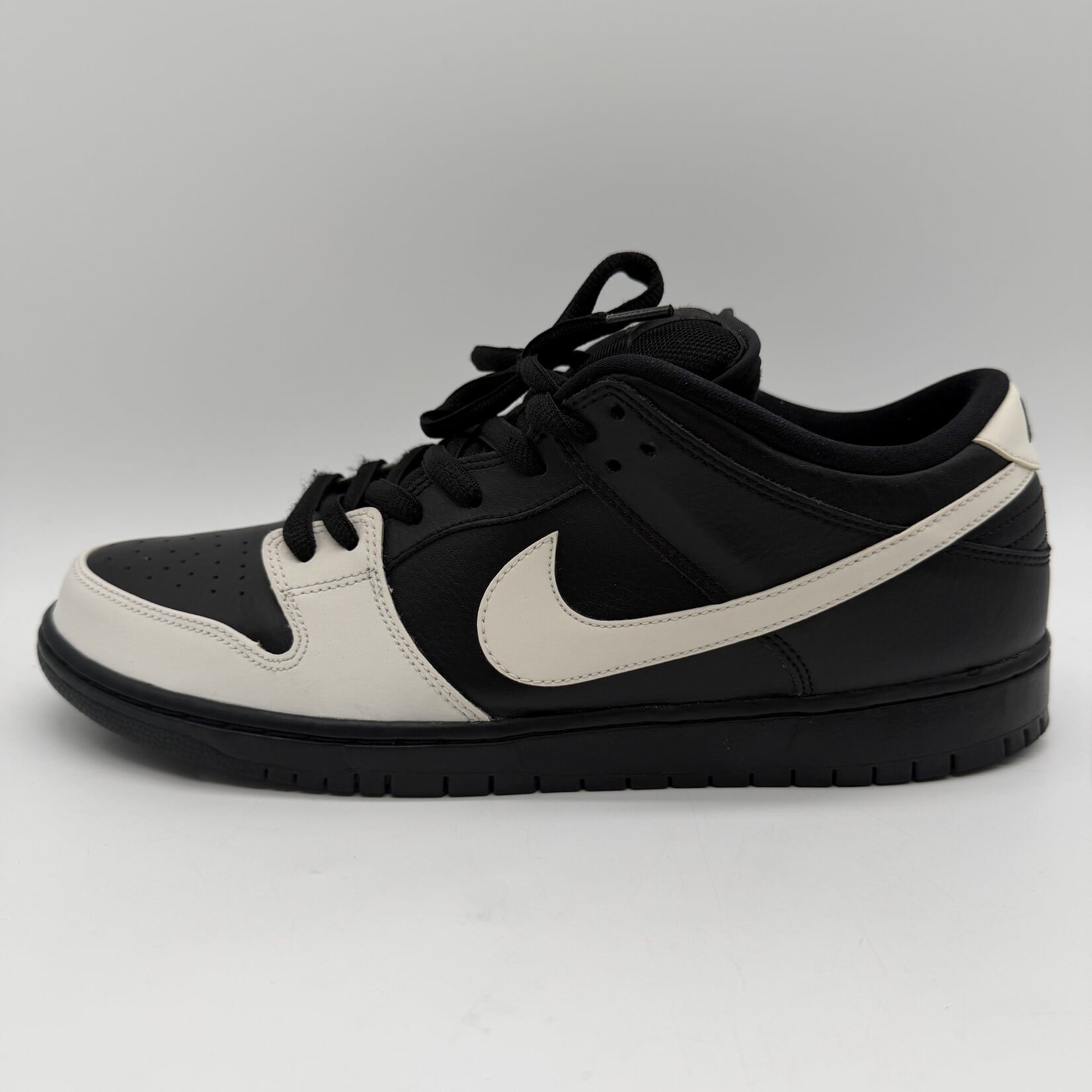 Nike SB Dunk Low Yin Yang