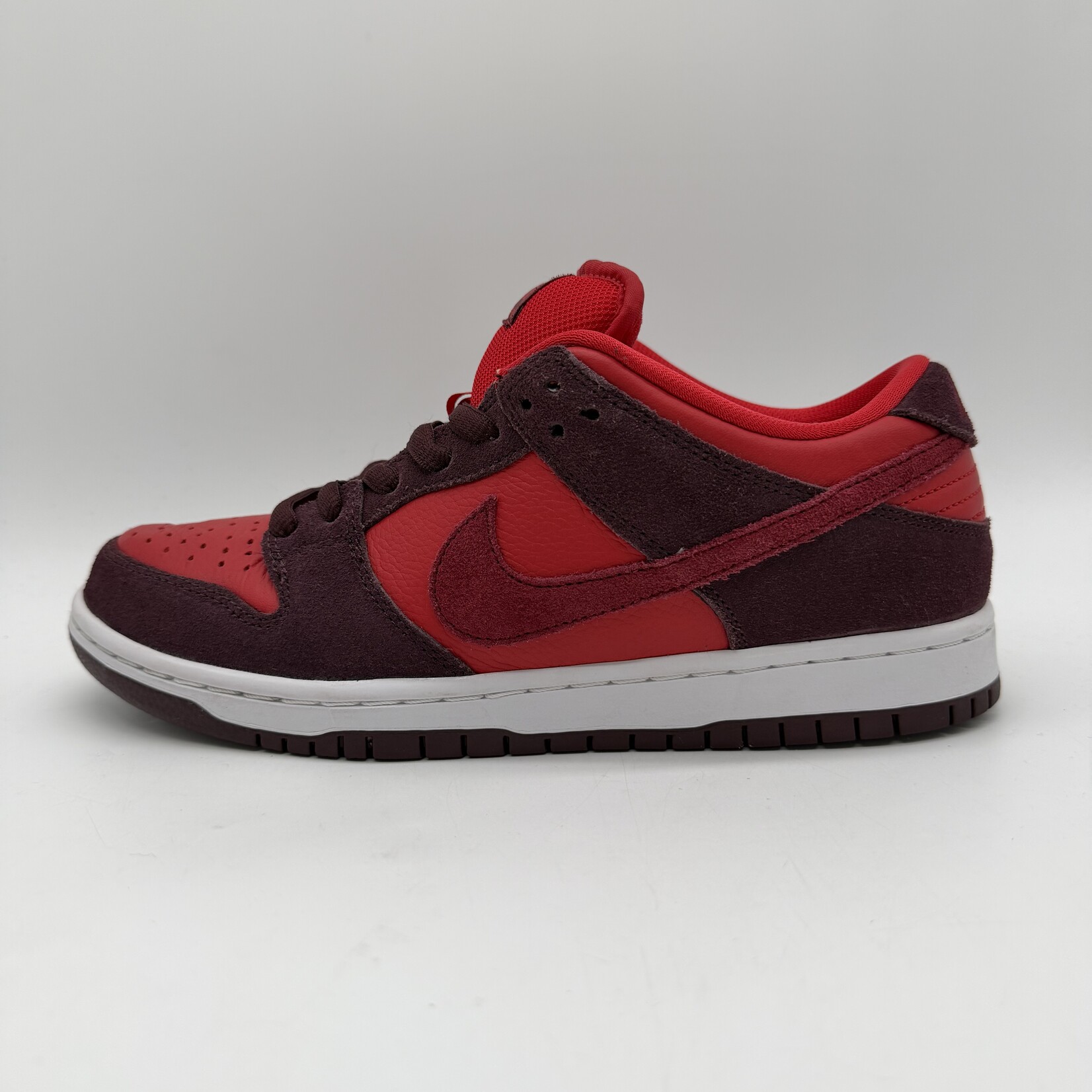 Nike SB Dunk Low Cherry
