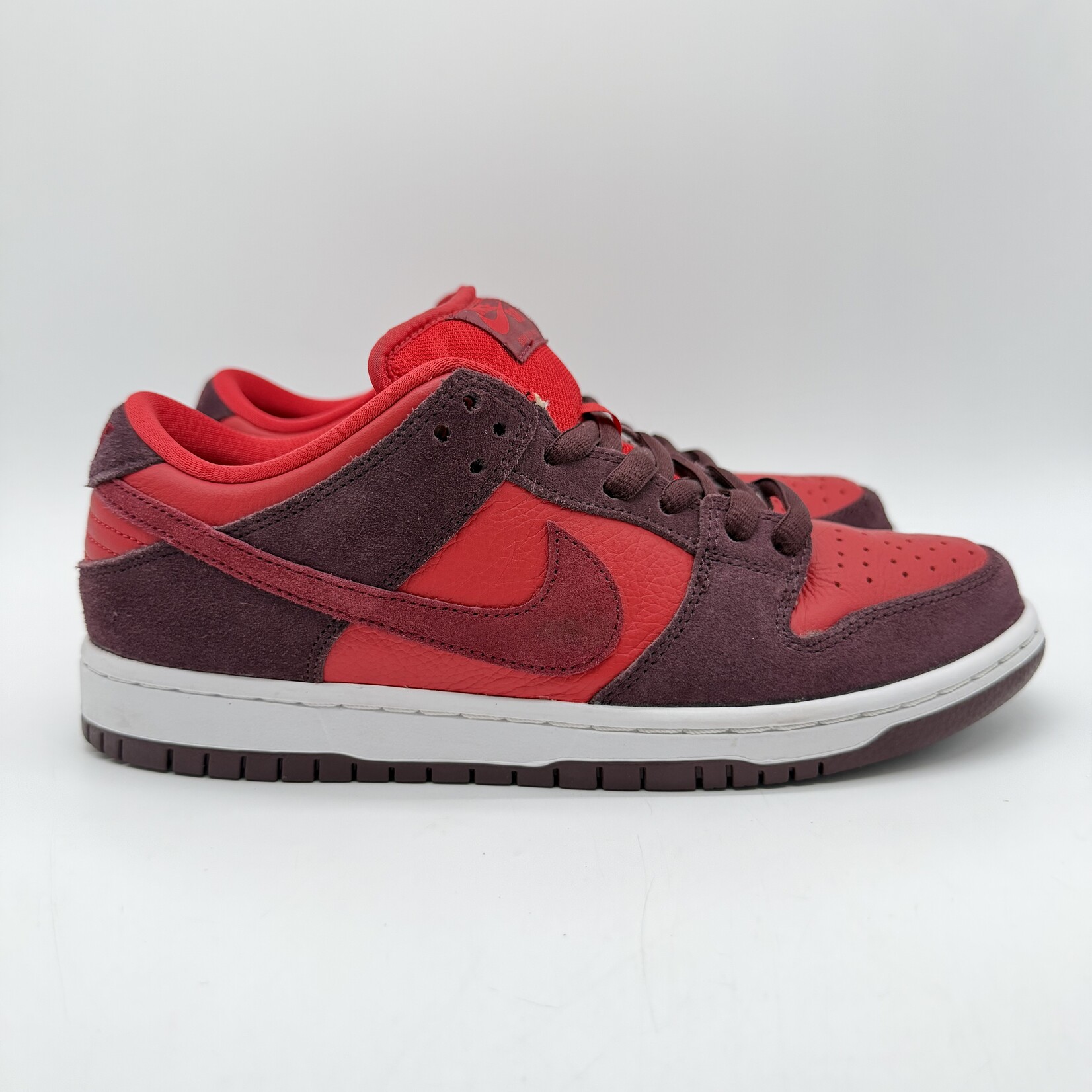 Nike SB Dunk Low Cherry