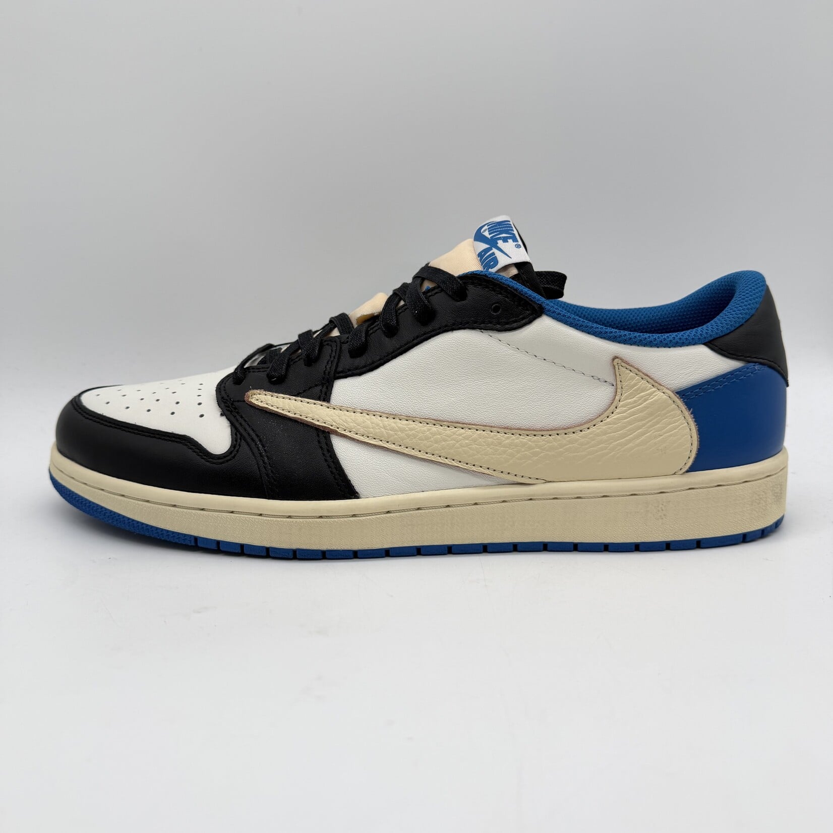 Jordan 1 Retro Low OG SP Fragment x Travis Scott