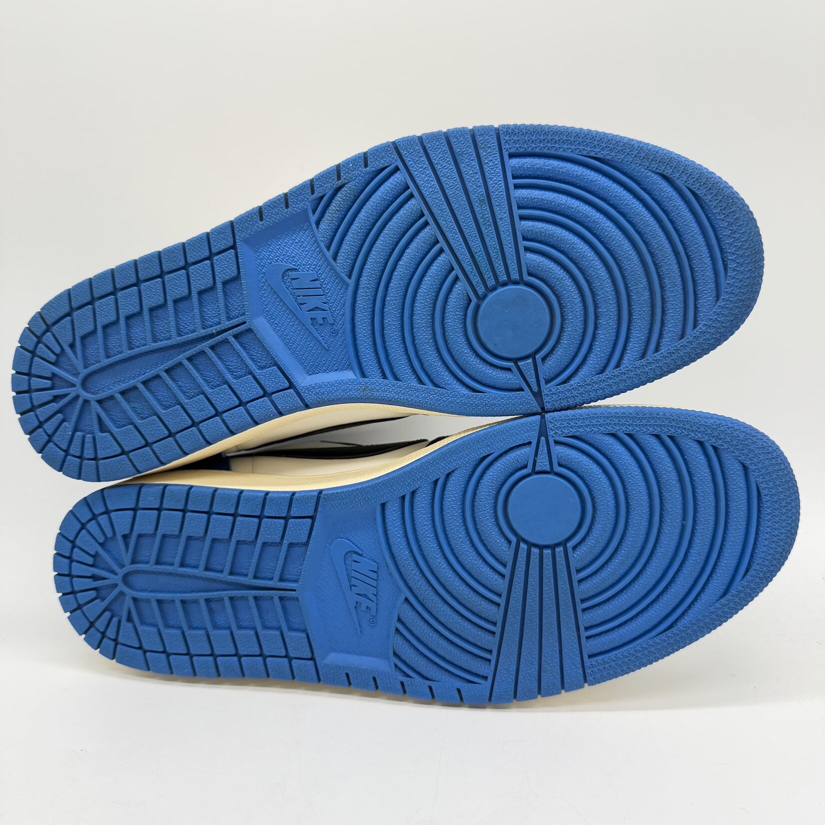 Jordan 1 Retro Low OG SP Fragment x Travis Scott