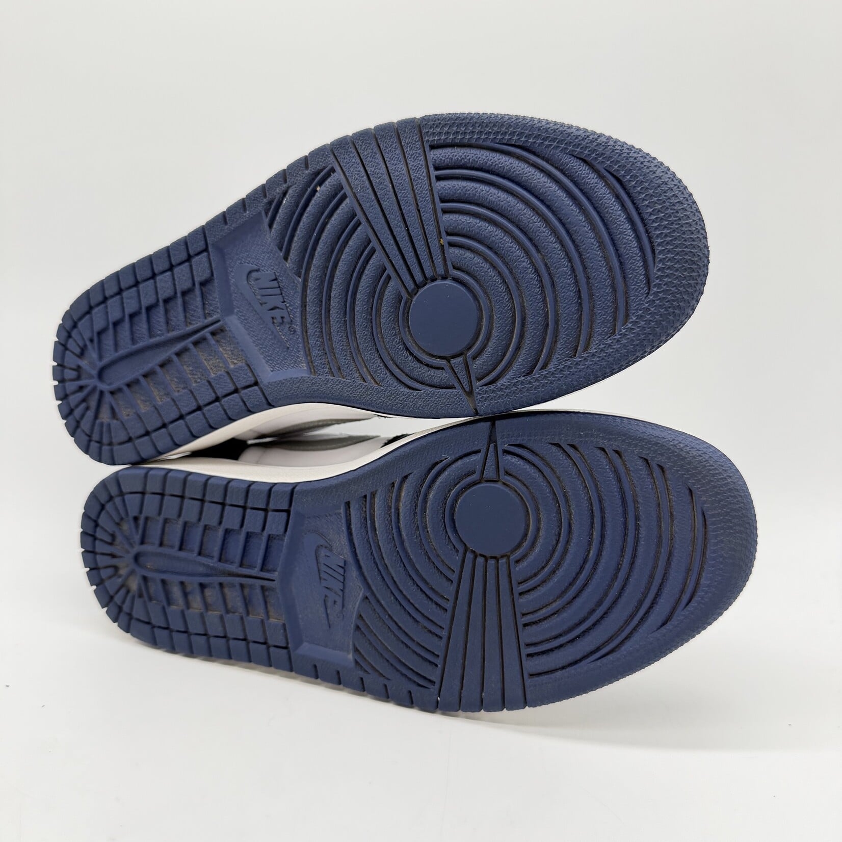 Jordan 1 Low SB Midnight Navy