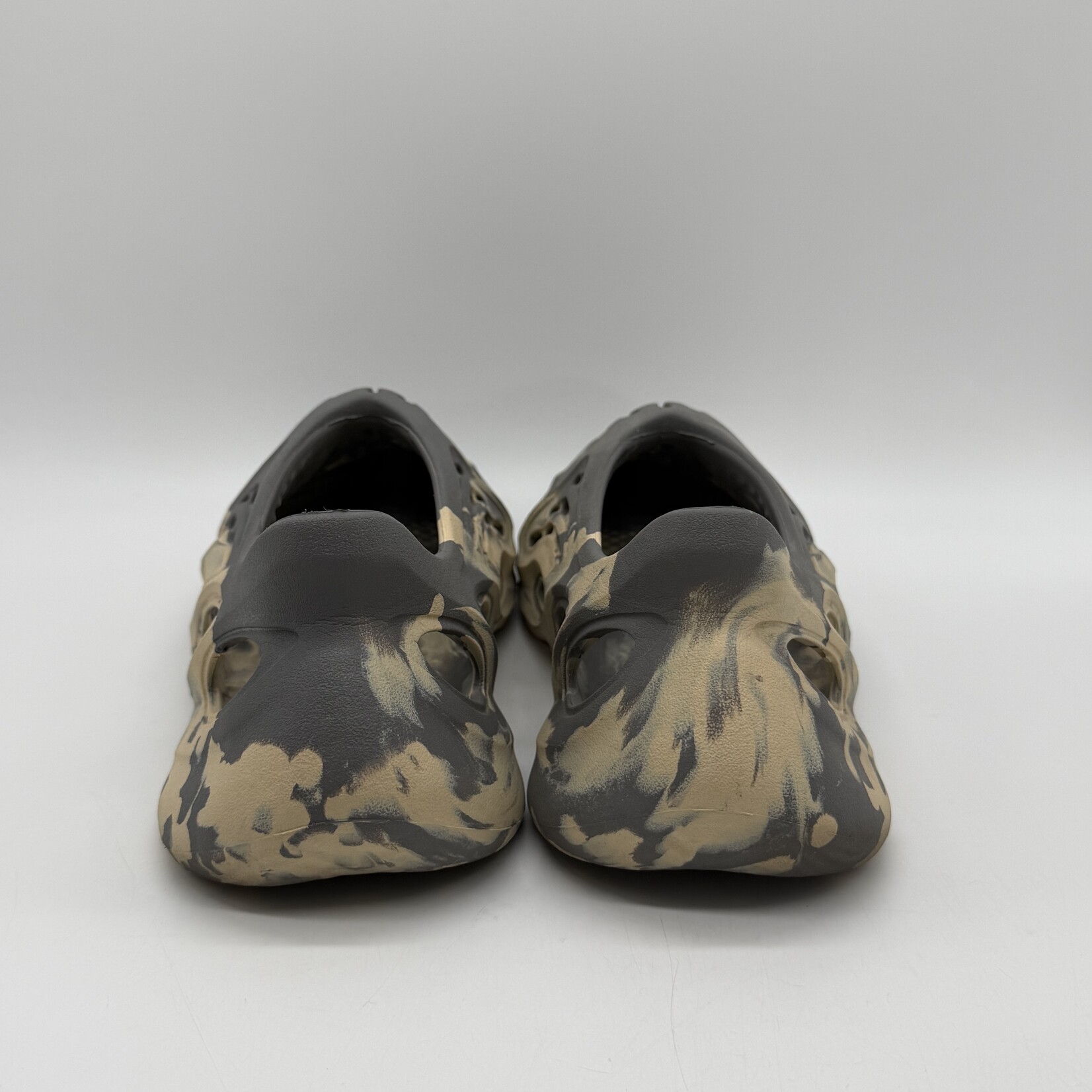 Yeezy Foam RNNR MXT Moon Gray