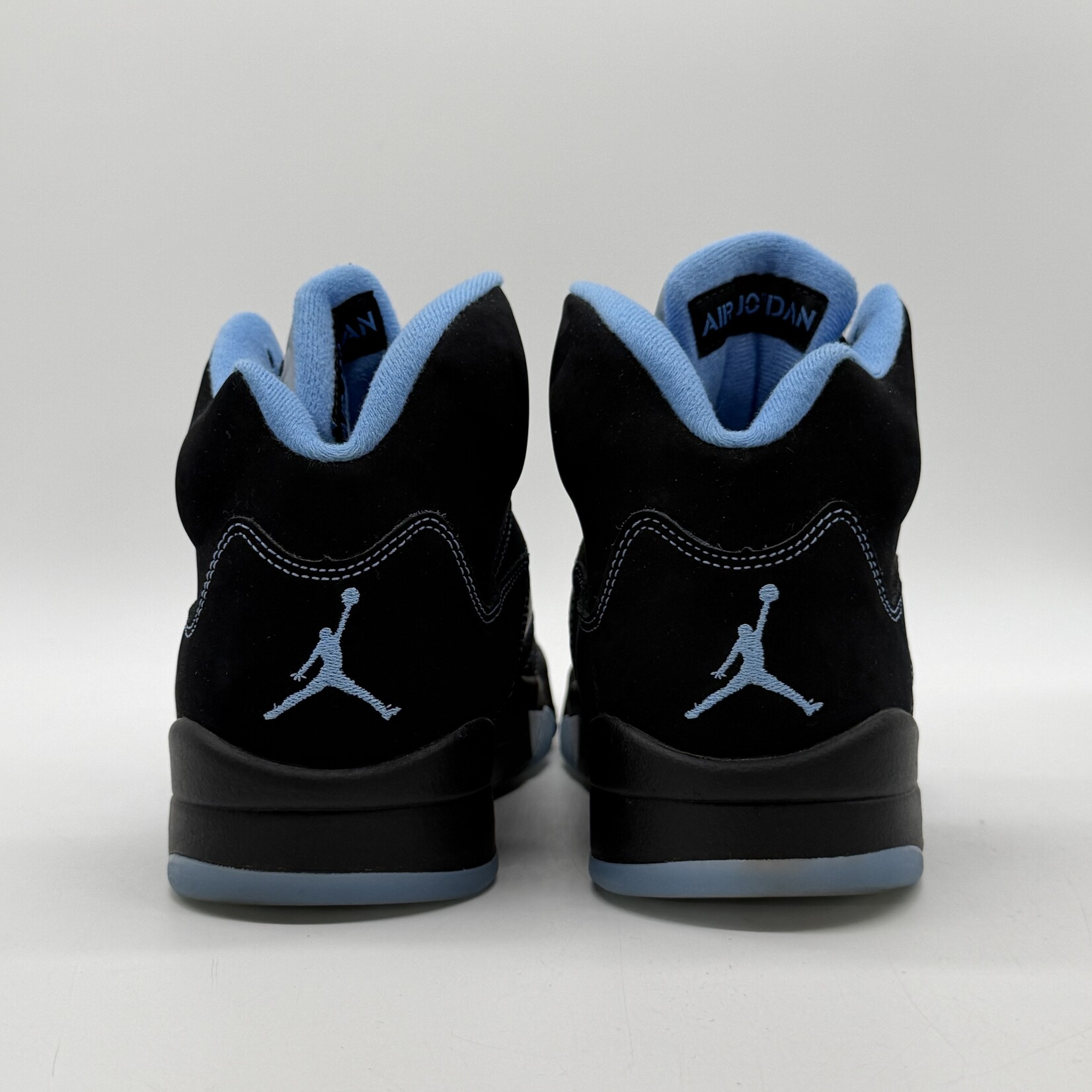 Jordan 5 Retro Black University Blue (2026)