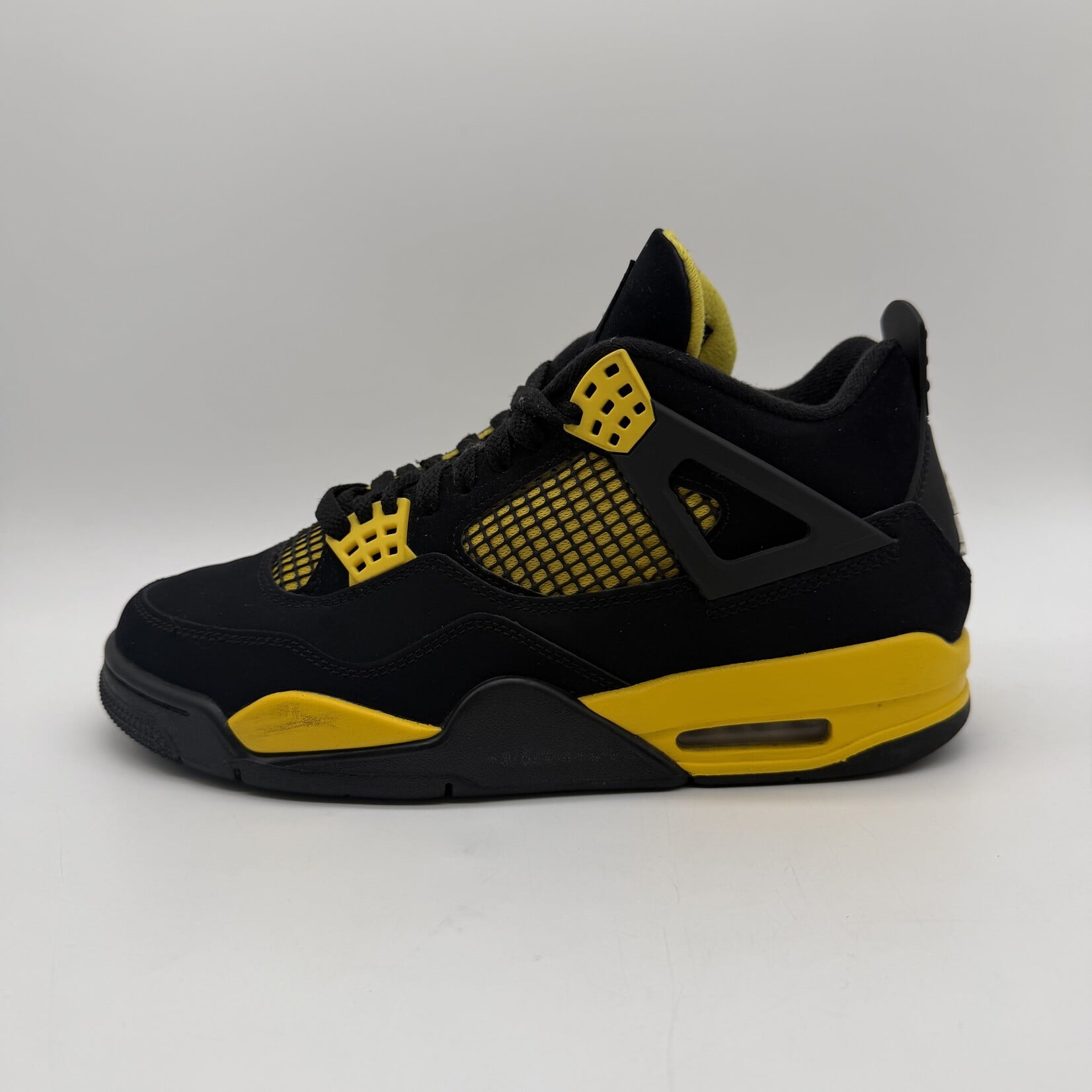 Jordan 4 Retro Thunder (2023)