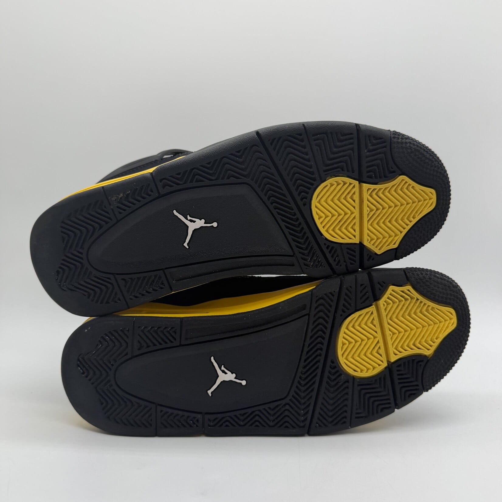 Jordan 4 Retro Thunder (2023)