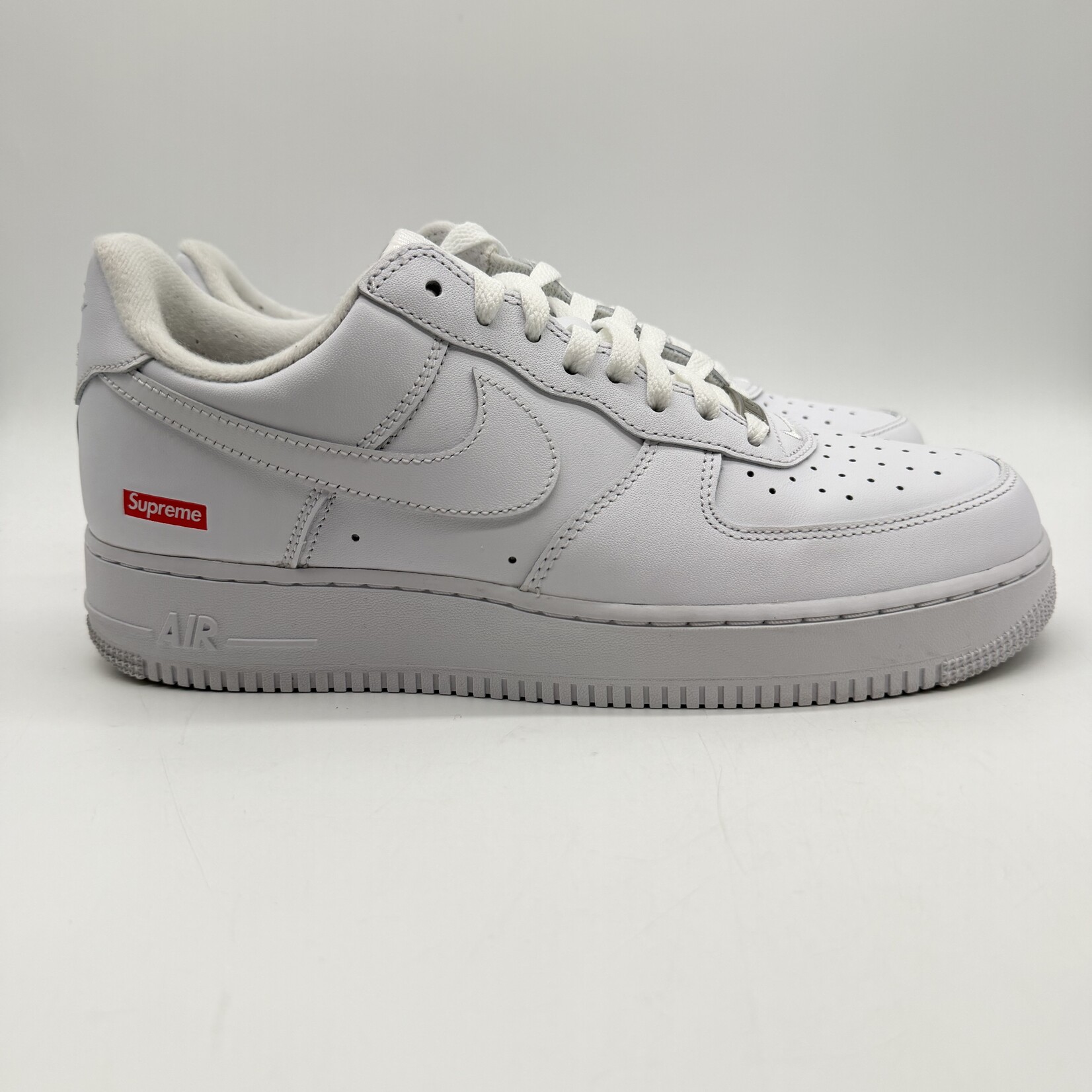Nike Air Force 1 Low Supreme White