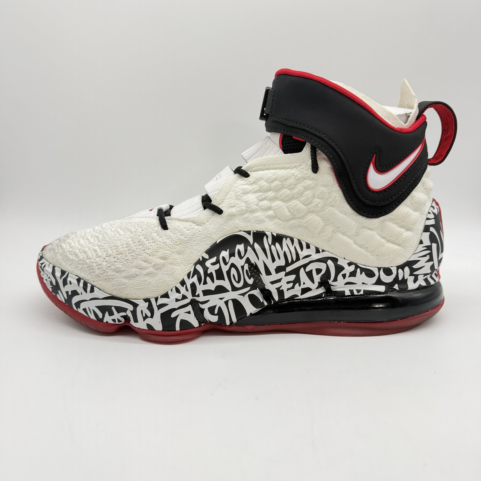 Nike LeBron 17 Graffiti