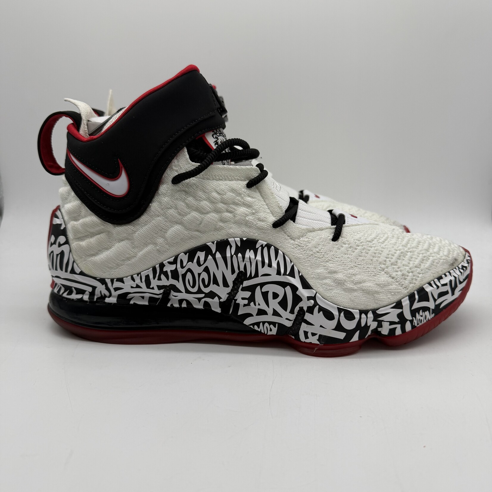 Nike LeBron 17 Graffiti
