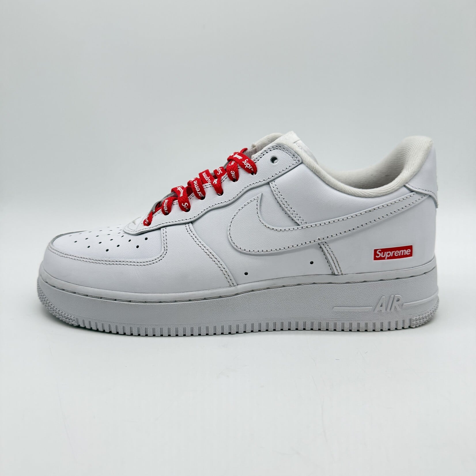 Nike Air Force 1 Low Supreme White