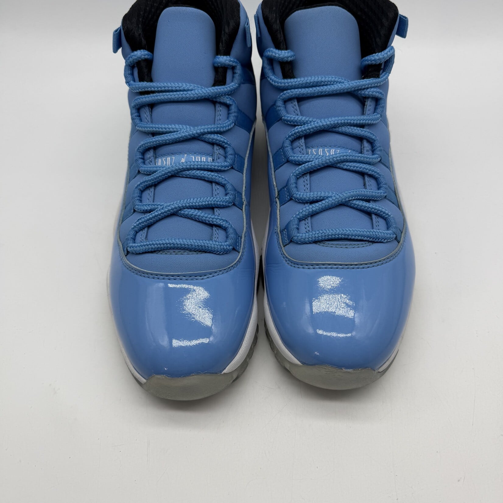 Jordan 11 Retro Pantone