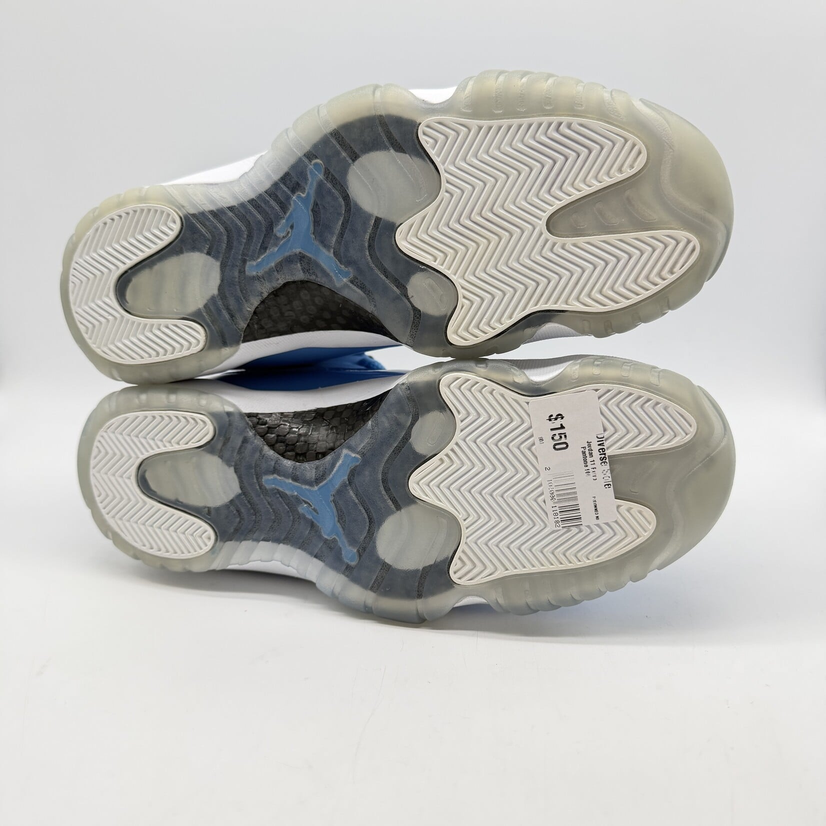 Jordan 11 Retro Pantone