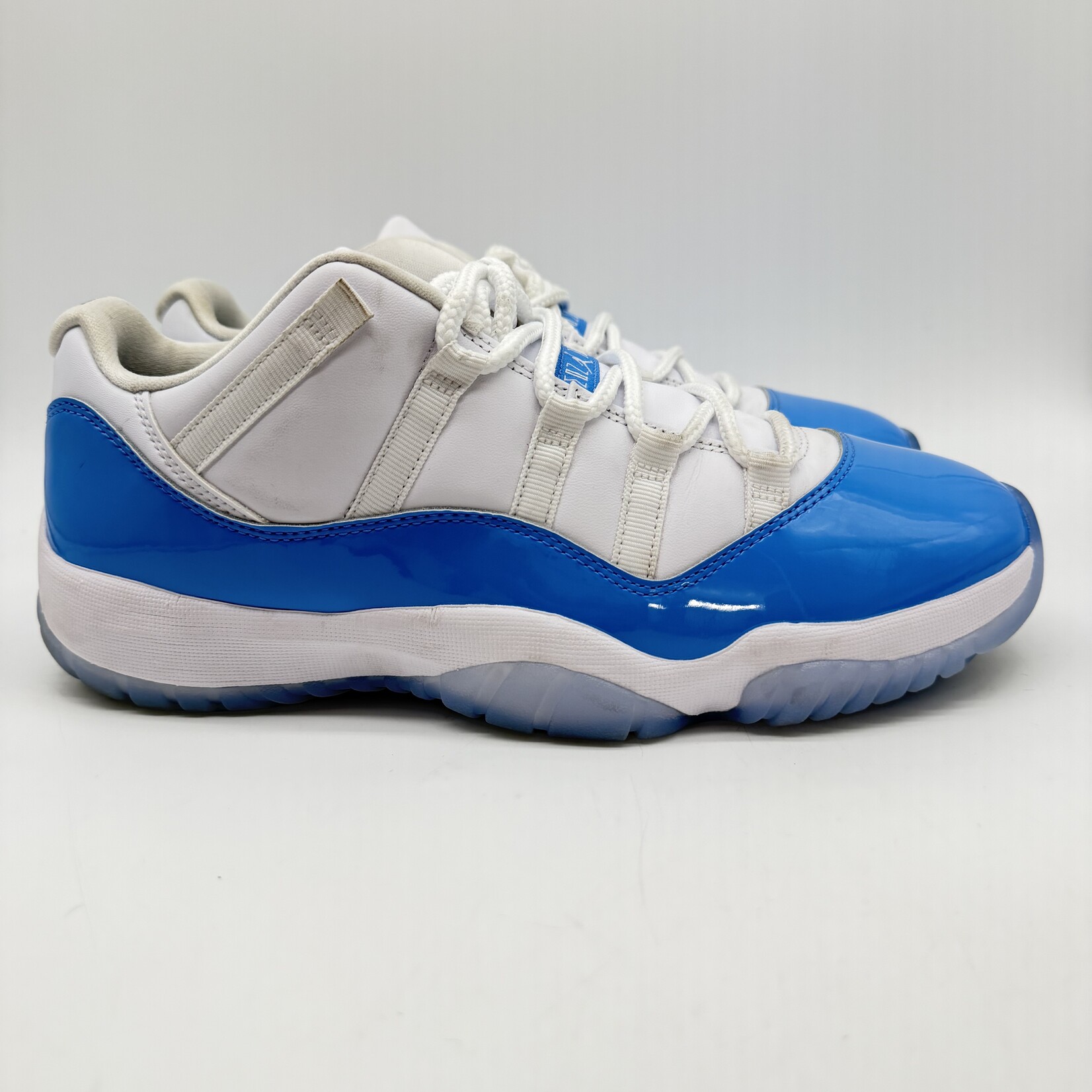 Jordan 11 Retro Low University Blue (2026)