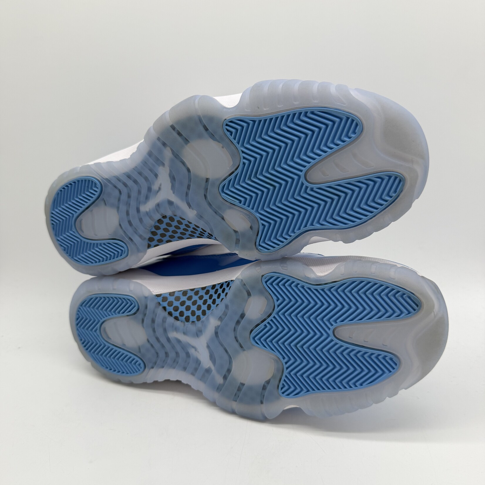 Jordan 11 Retro Low University Blue (2026)