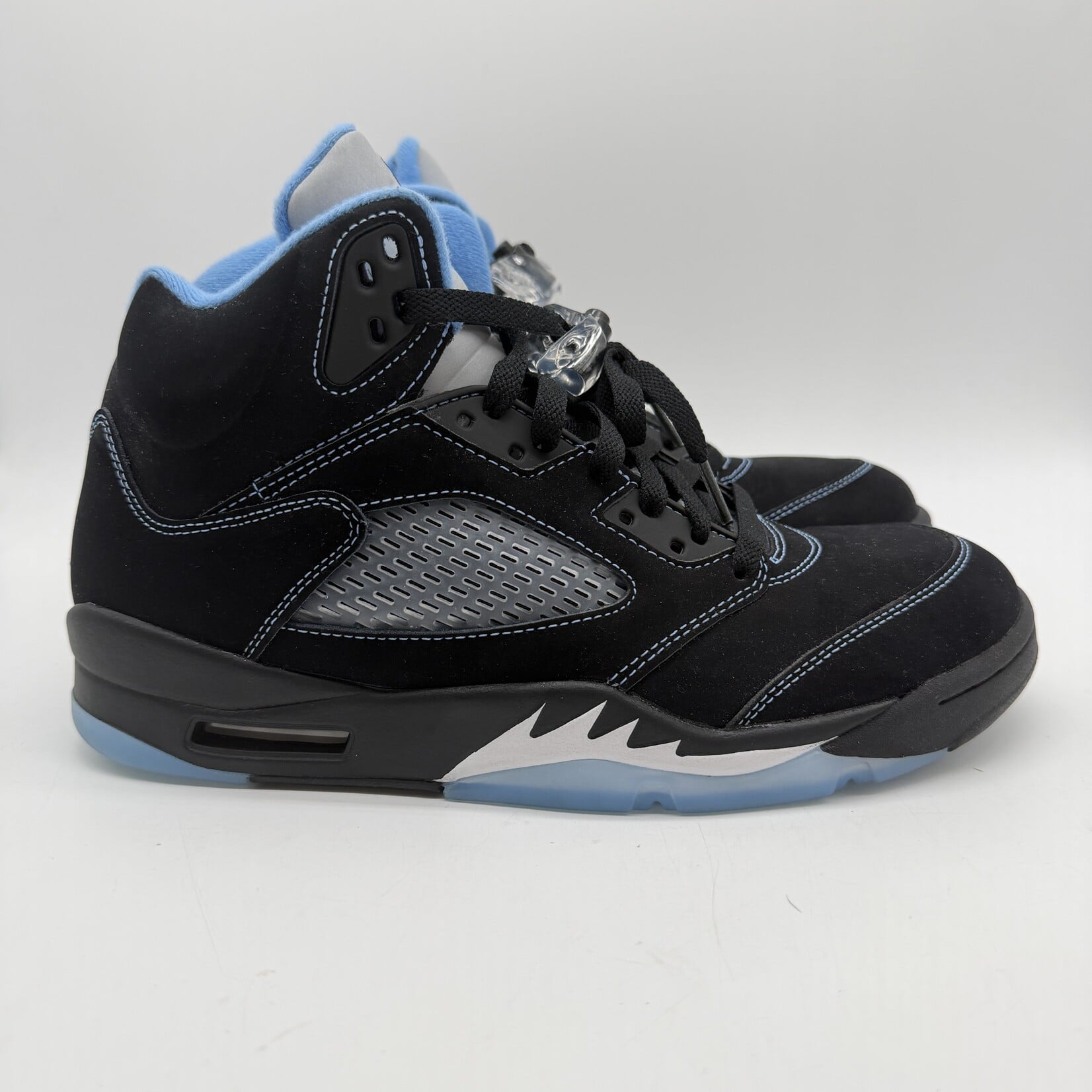 Jordan 5 Retro Black University Blue (2026)