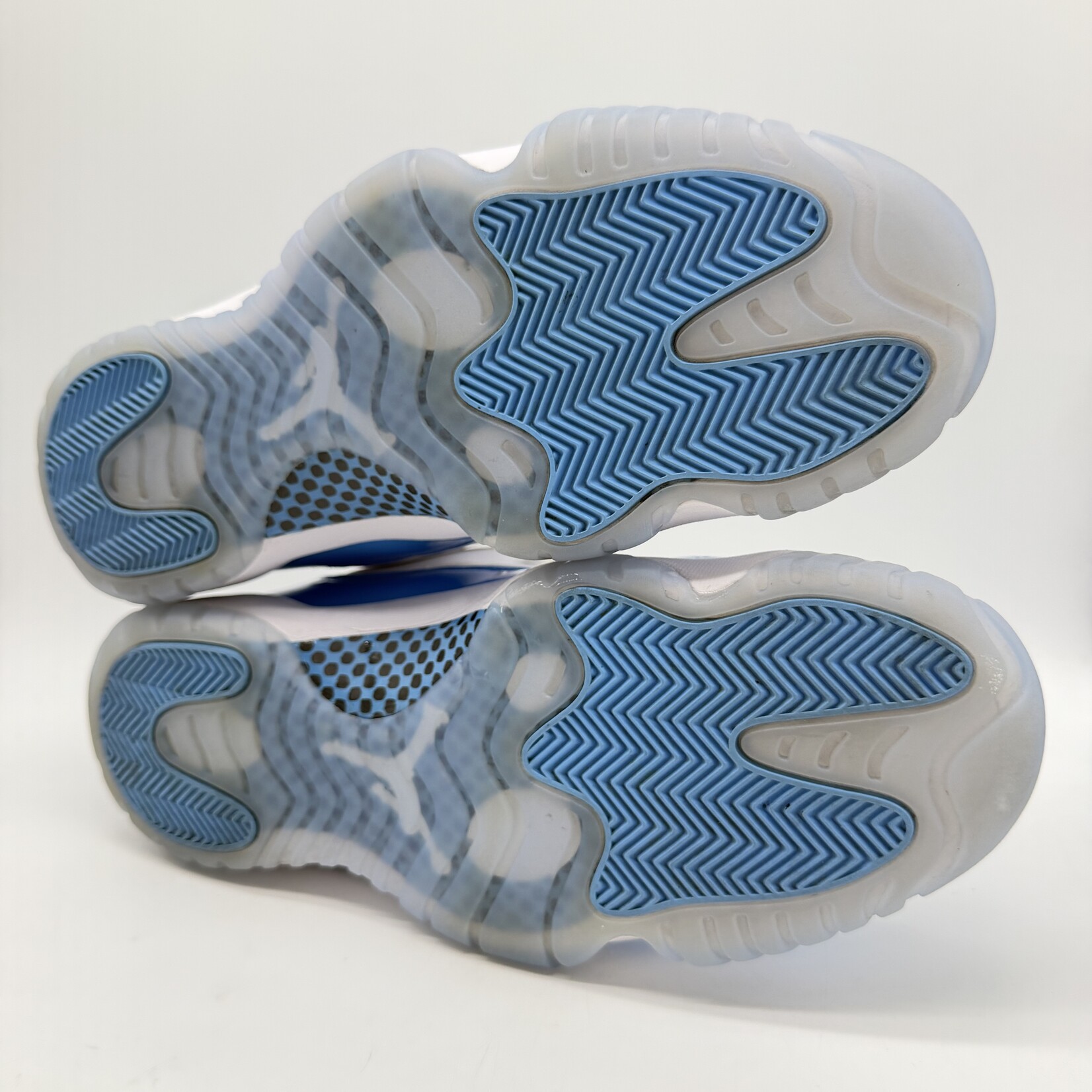 Jordan 11 Retro Low University Blue (2026)