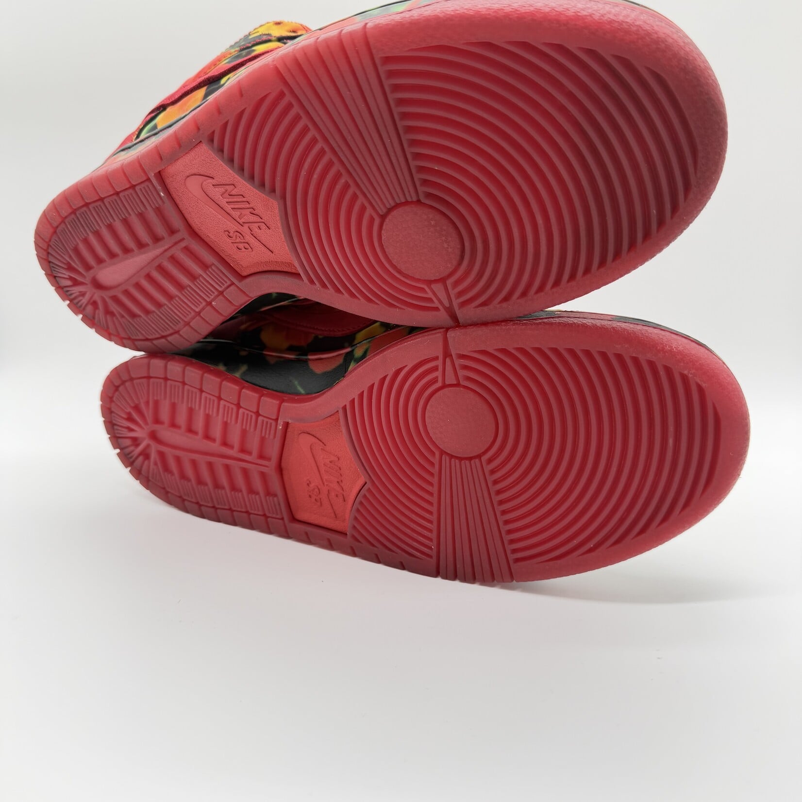 Nike SB Dunk Low The Wizard of Oz Poppy Field