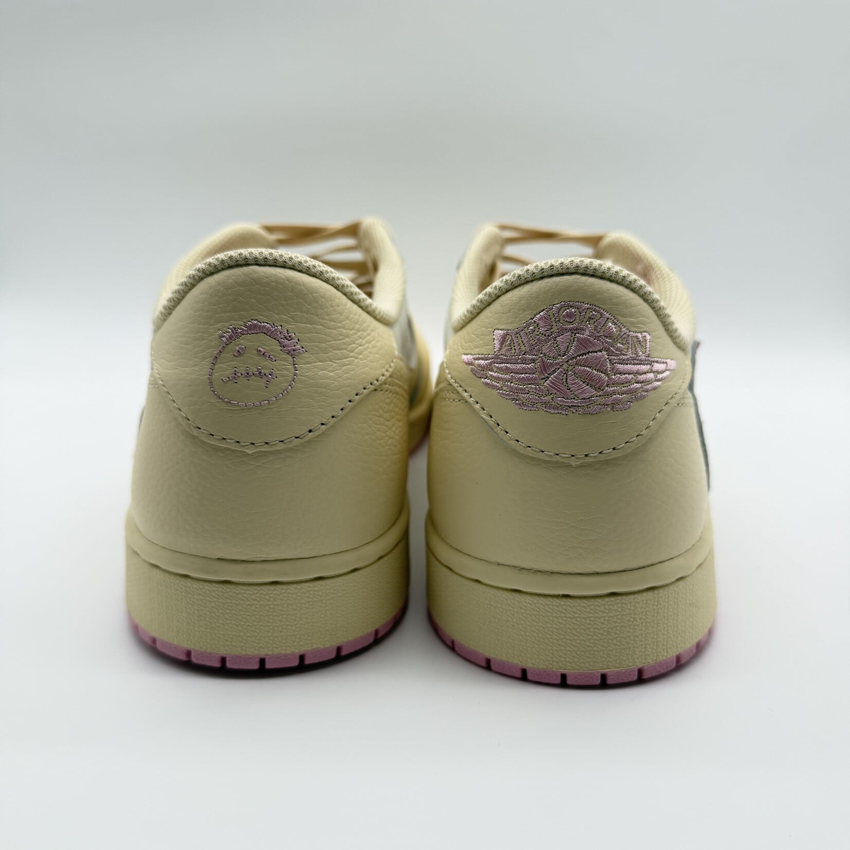 Jordan 1 Retro Low OG SP Travis Scott Shy Pink