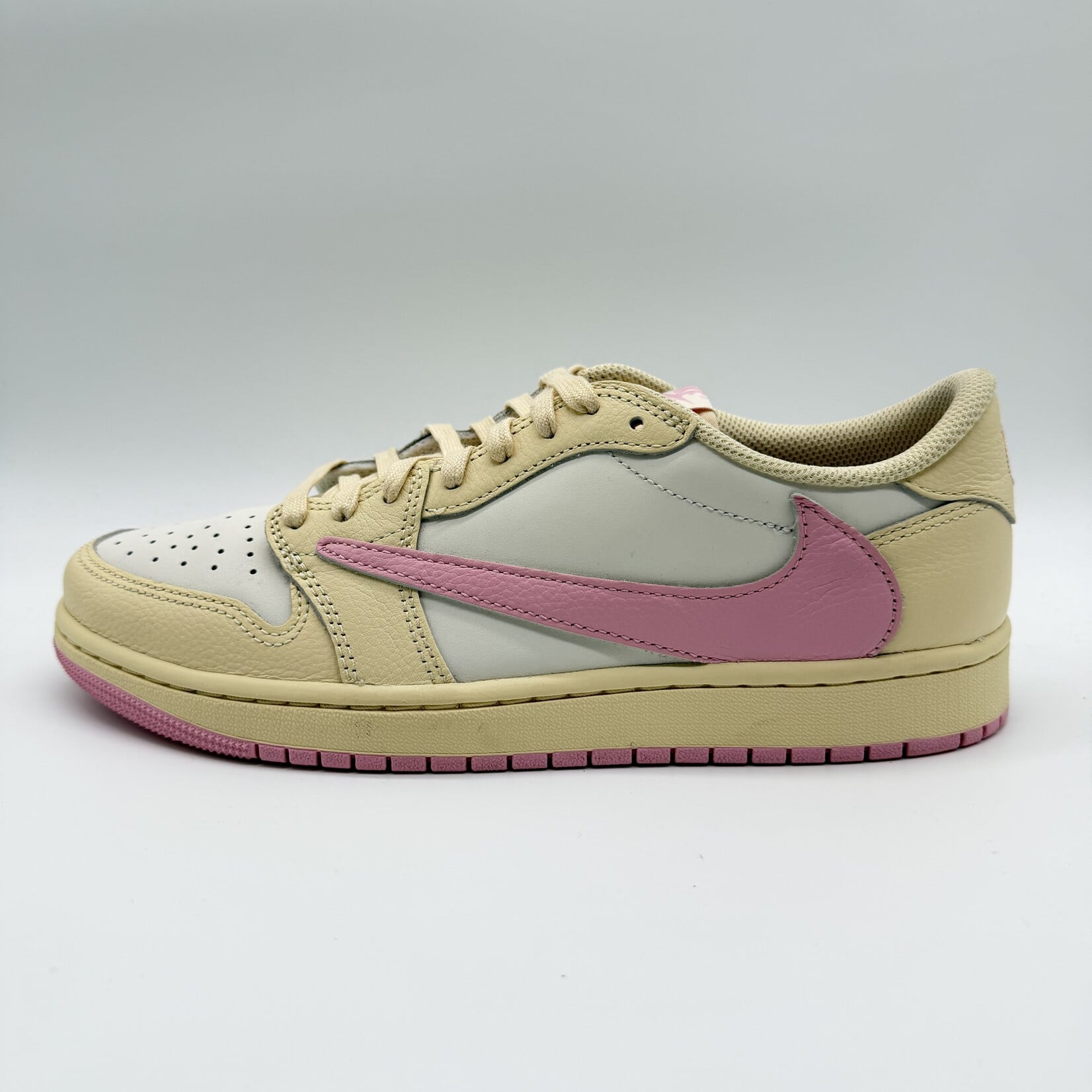 Jordan 1 Retro Low OG SP Travis Scott Shy Pink