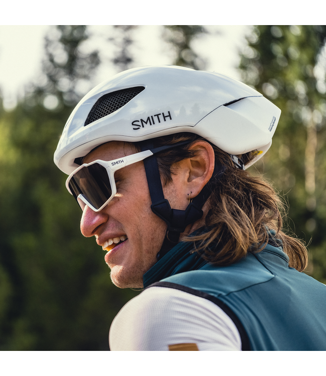 Shift MAG Matte White + Chromapop Black Lens