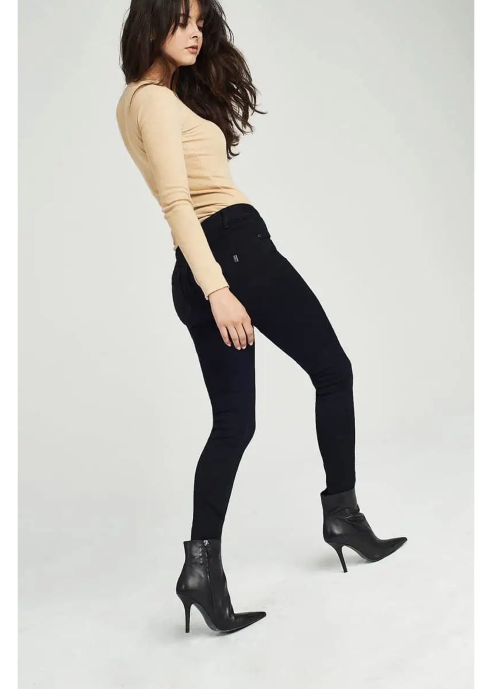 1822 Demin 30" Butter Mid-Rise Skinny in Wynter Black