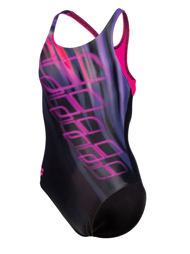 Arena Girl Shading Fresh Air Kelowna