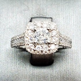 R 18K .52CT G SI1 1.00MT GIA