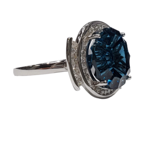 (Y) 14K 12.49 LBT .57MTG WHITE GOLD RING 12.49CT LONDON BLUE TOPAZ .57 CARATS OF DIAMONDS